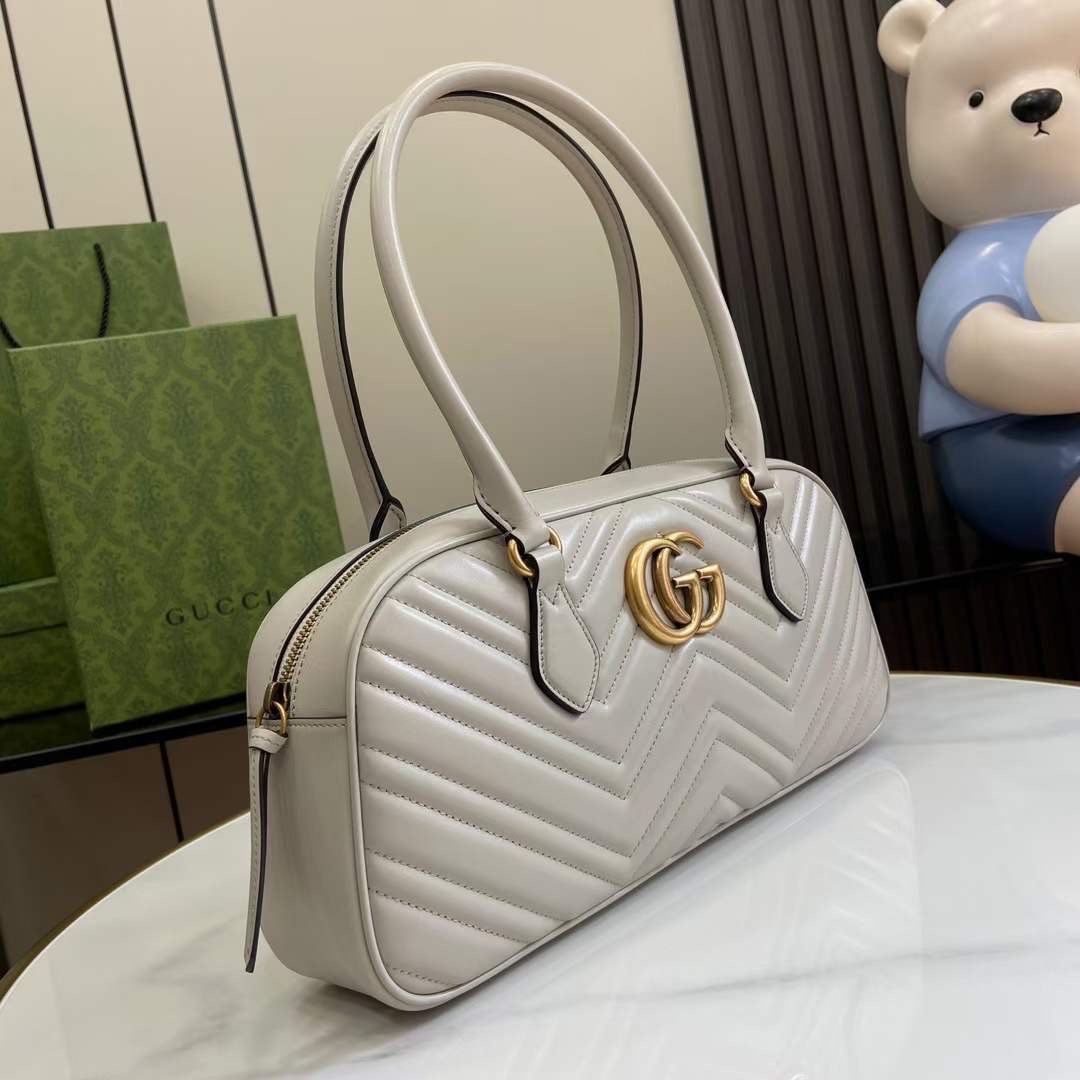 14" GUCCI GG MARMONT MEDIUM TOP HANDLE BAG กระเป๋าสะพายไหล่ใบใหญ่ หนังลายเชฟร่อนรุ่นใหม่ต้อนรับซัมเมอร์ สวยหรูตามตามแบบฉบับแบรนด์