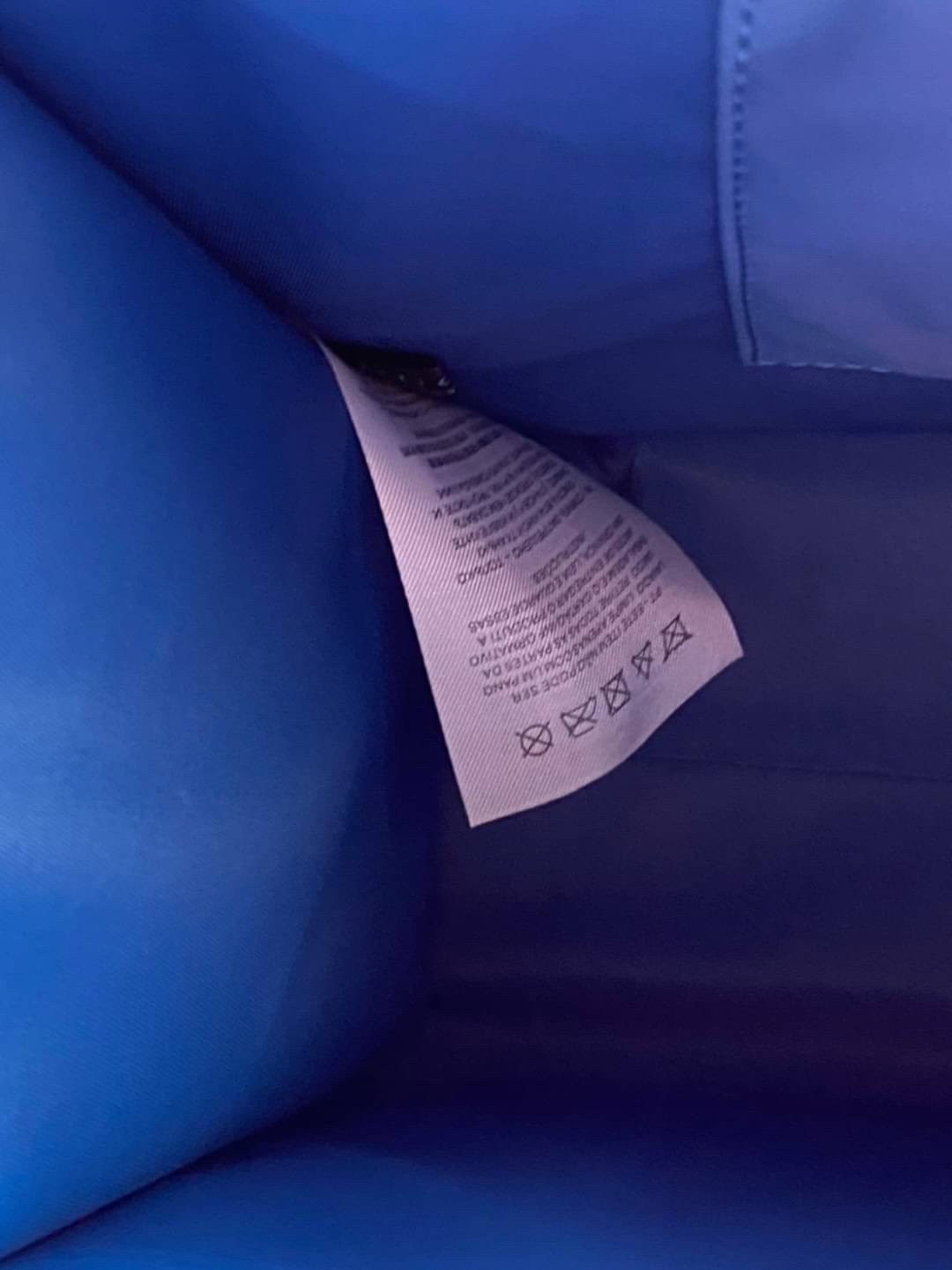 Ori GUCCI Children's tote bag GG kids ที่สุดของความน่ารัก ลิมิเต็ดแบบไม่มีเอาท์ สาวๆสายหวานไม่ควรพลาดด้วยประการทั้งปวงเลยค่าา หนังแท้เกรดดีที่สุด พิมพ์ลายแบรนด์รอบใบเทคเจอร์สวยอยู่ทรง ภายในมีโลโก้กว้างและจุสุดๆใส่สัมภาระได้เยอะ ภาพถ่ายจ