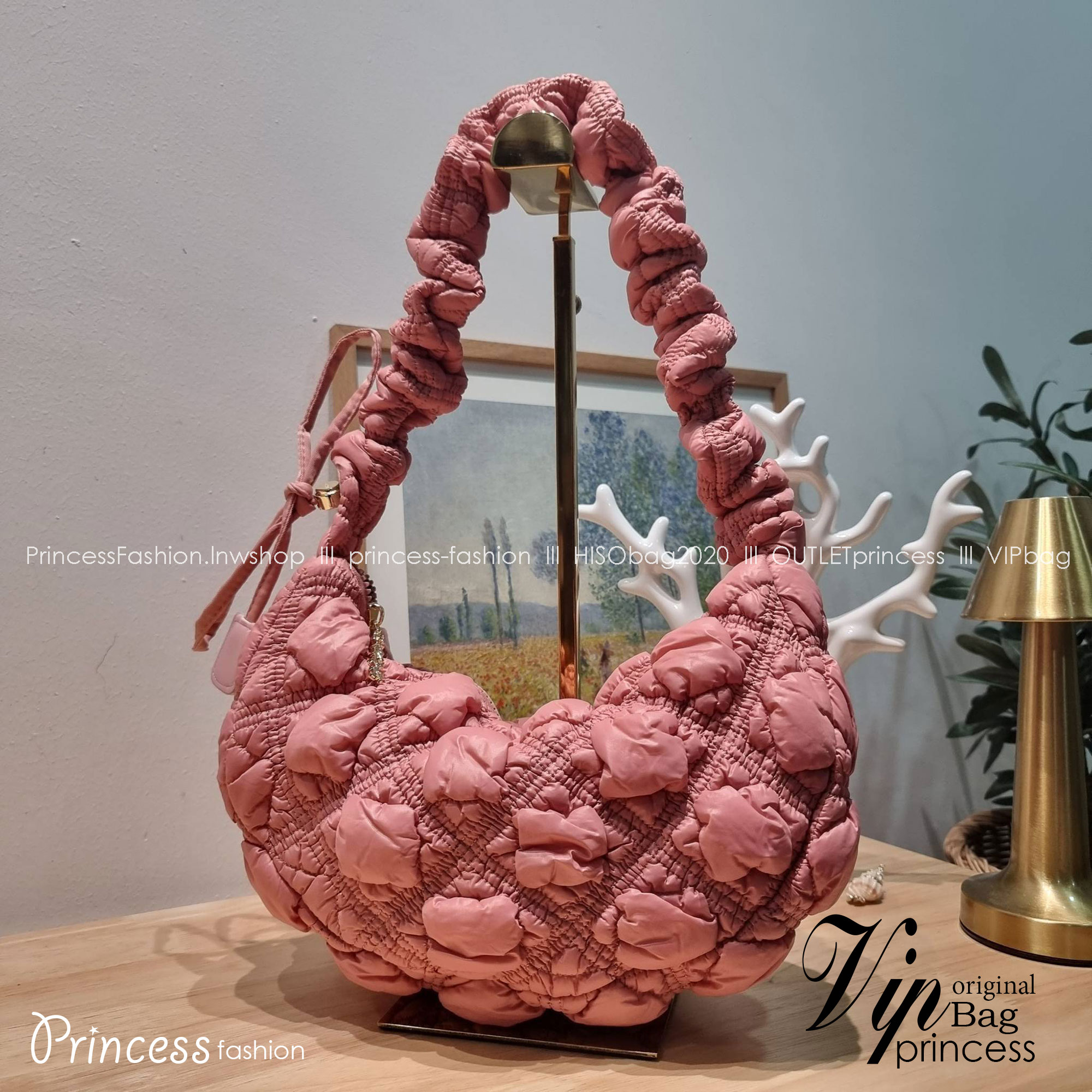 Carlyn cozy bag / Carlyn glaze bag 13 สีพร้อมส่ง อีกหนึ่งคอลเด็ด ที่ฮิตแบบฉุดไม่อยู่ กับไอเท็มนุ่มนิ่มจากเกาหลี พร้อมสีใหม่ล่าสุด กระเป๋าสะพายก้อนเมฆสุดเก๋ ที่สามารถใช้ได้หลากหลาย