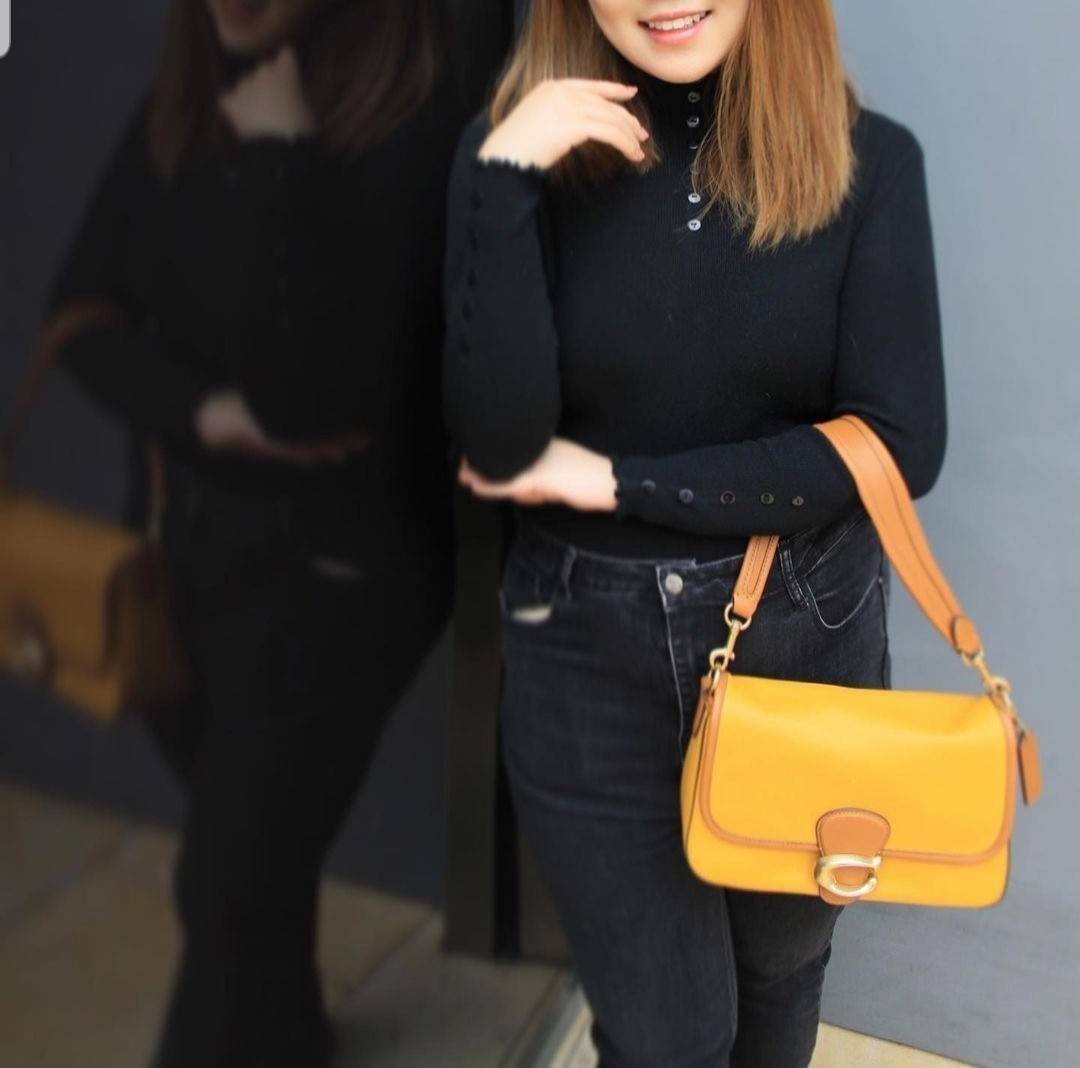 COACH SOFT TABBY SHOULDER BAG (C4823//C5261) กระเป๋าถือ กระเป๋าสะพาย ที่ใครๆก็เข้าถึงได้ หรูหรา คลาสสิค ลุคเรียบร้อย แต่ความสวยไม่น้อย! ดาเมจความลุคผู้ดีรุนแรงมาก!!เกินต้าน!!// วัสดุหนังแท้ทั้งใบ หนังเรียบ หนังนิ่มมากๆ อยู่ทรงสวยมากๆด้วย// ด้านในโล่งกว้าง