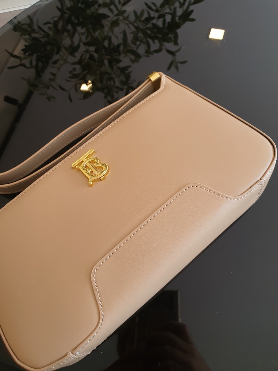 Burberry Leather TB Shoulder Bag / BURBERRY LEATHER SHOULDER BAG ทรงยอดฮิตแห่งปี วัสดุหนังแท้ สวยหรูอยู่ทรง