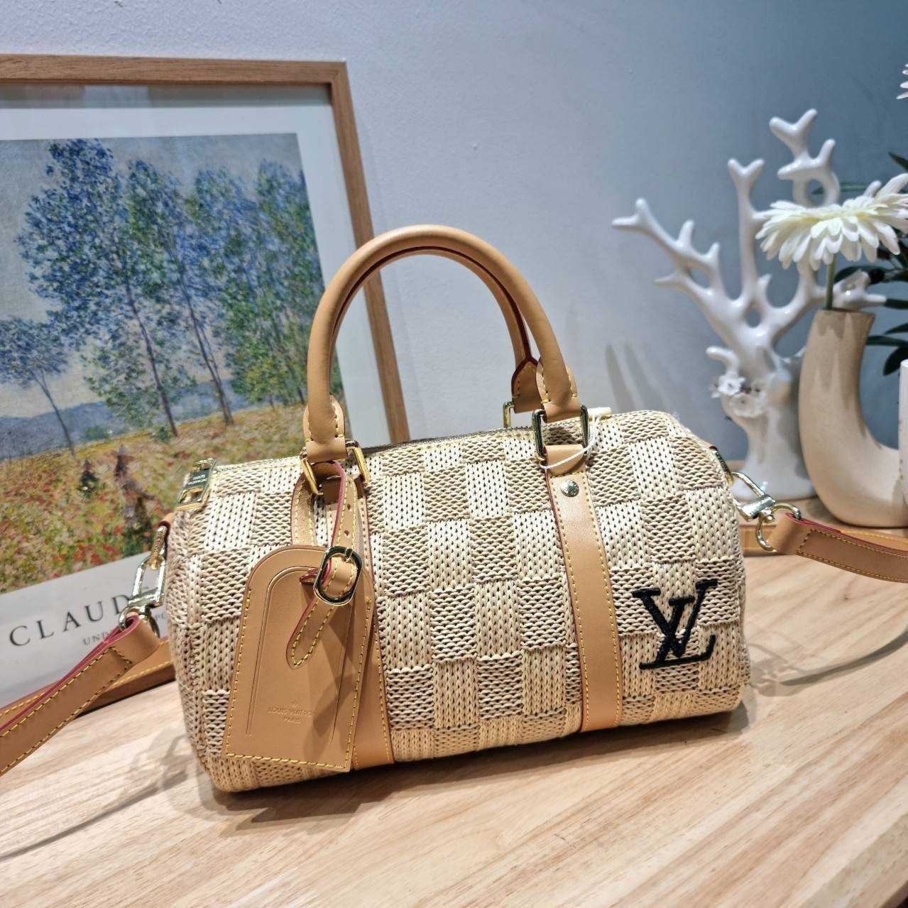 LV Keepall Bandoulière 25 / Lv bandouliere sunset bag กระเป๋าทรงหมอนสวยเก๋ ดีไซน์เริ่ดไม่ซ้ำใคร ลวดลายเอกลักษณ์ถักทอด้วยวัสดุรักษ์โลกดูดีมากๆ