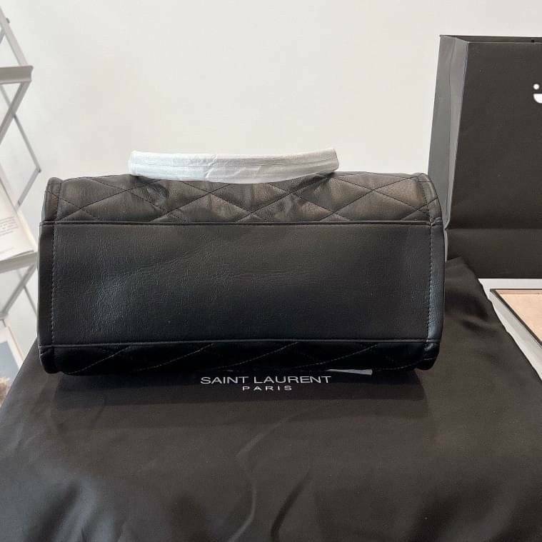SAINT LAURENT ICARE MAXI SHOPPING BAG IN QUILTED LAMBSKIN / YSL ICARE MAXI SHOPPING BAG กระเป๋าทรงช็อปปิ้งใบใหญ่ มาพร้อมใบลูก พร้อมส่ง ใหม่ล่าสุด หนังนุ่มบุลายนวม โดดเด่นด้วยโลโก้แบรนด์และสายสะพายไหล่ใช้โซ่ทองอย่างดี สวยและหรูมากๆ ภายในกระเป๋ากว้างใส่สัมภ
