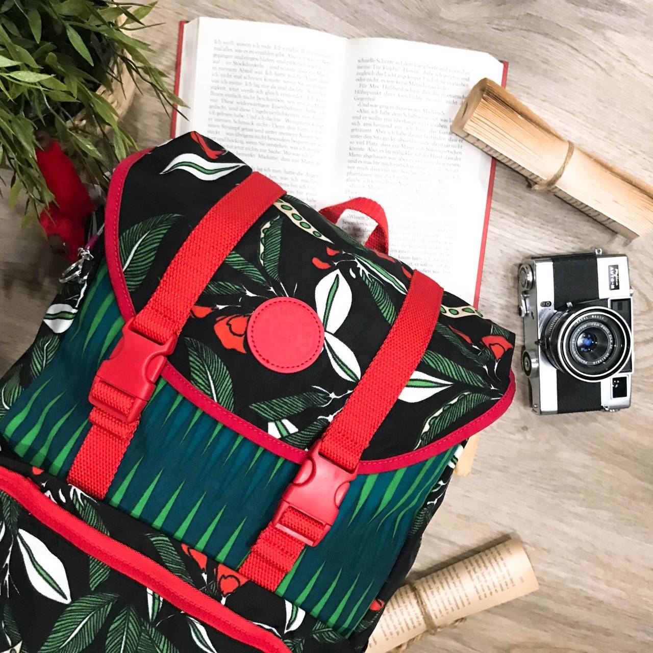 KIPLING EXPERIENCE PREMIUM BACKPACK (LARGE) รุ่นยอดนิยมใบใหญ่กำลังดีวัสดุ Nylon+Polyester100% น้ำหนักเบา Multicolor ลวดลายสวยตามคอนเซปคอลเลคชั่นใหม่ มีช่องซิปใส่ของด้านหน้าช่องใส่ของด้านข้าง2ฝั่ง หัวซิปเเบรนด์ ภายในมีช่องใส่ Notebook พร้อมฟองน้ำ Support ค