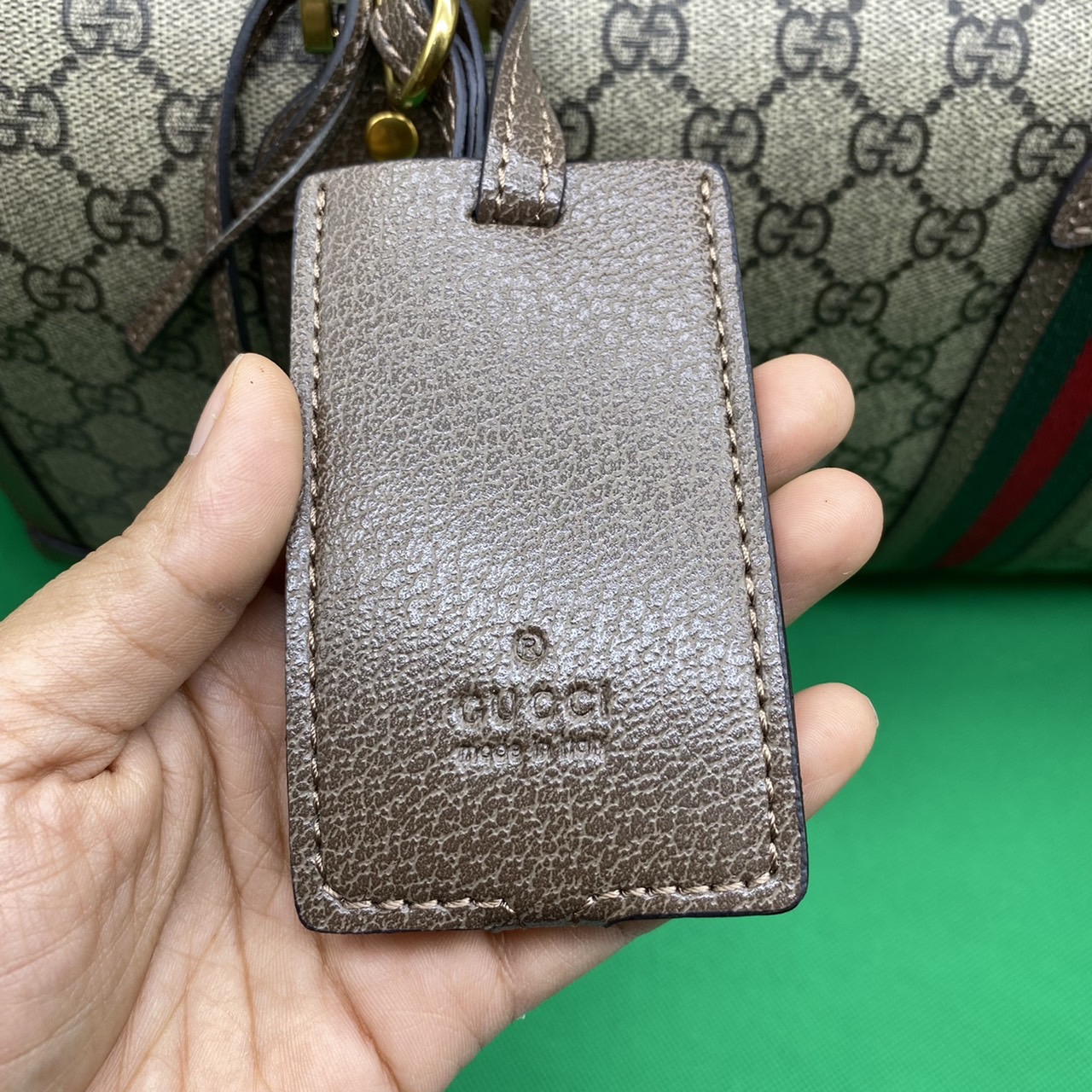 หนังแท้ Gucci keepall Ophidia GG medium carry-on duffle กระเป๋าใบใหญ่จุใจ ใส่สัมภาระขึ้นเครื่องเดินทางได้ ใส่เสื้อผ้า รองเท้า เอกสาร A4 iPad Notebookได้ หูจับแข็งแรง สายสะพายยาวถอดออกได้ สะพายไหล่หรือ Crossbody ก็ดูดี ใช้ได้ทั้งชายหญิง ภาพถ่ายสินค้าจริง ไ