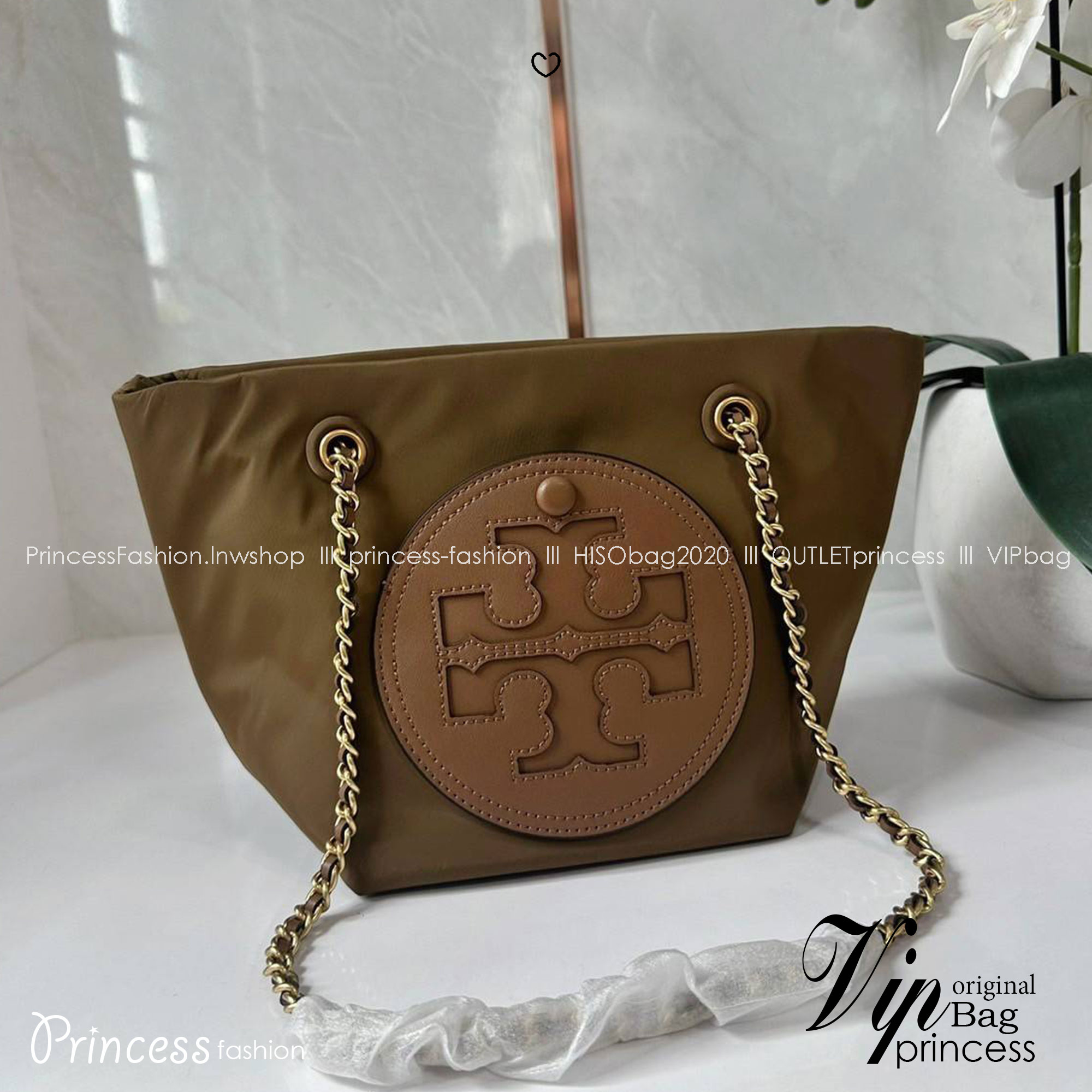 TORY BURCH Ella Chain Crossbody Nylon Bag กระเป๋าคล้องไหล่สายโซ่หรูหราโดดเด่นด้วยโลโก้หนังด้านหน้า สามารถปรับสะพายคอสบอดี้ สะพาลไหล่ได้