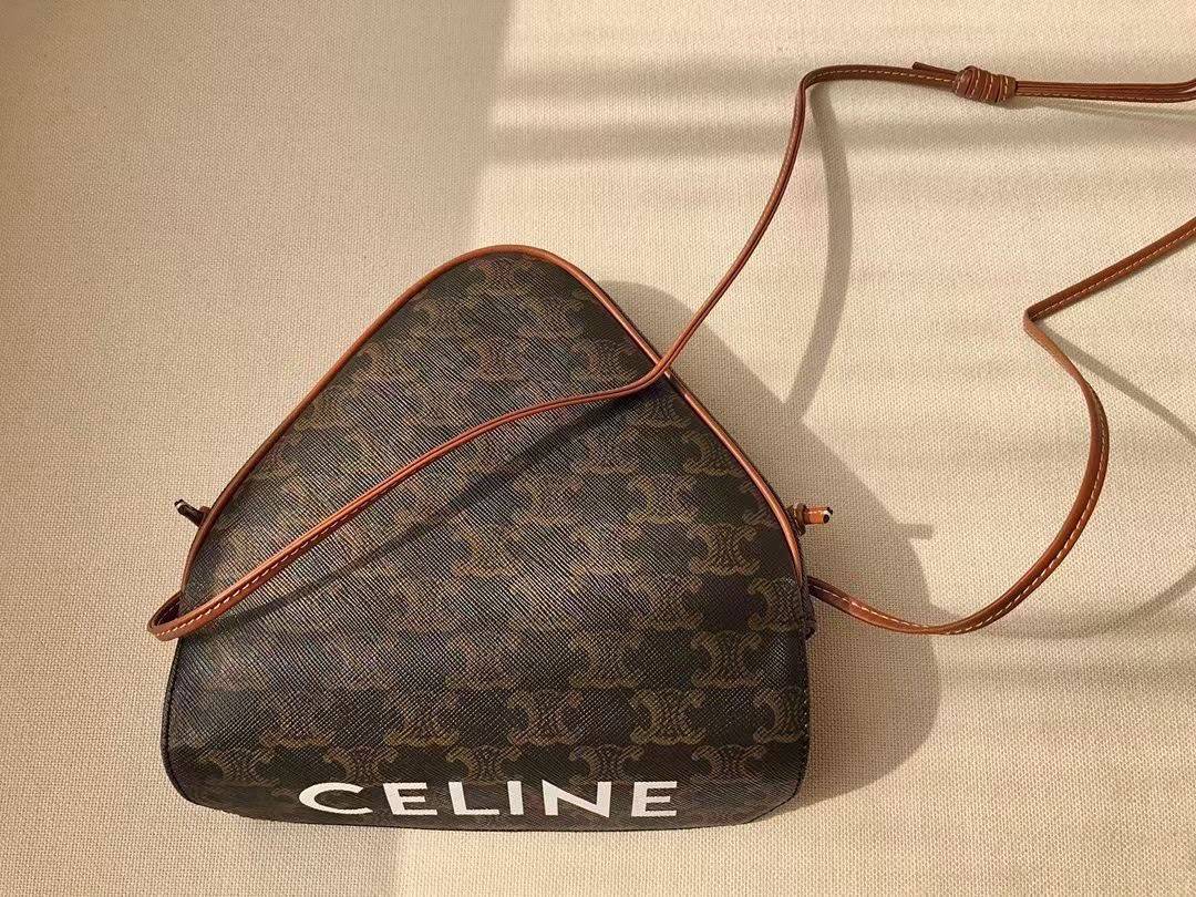 พรีเมี่ยมกิ๊ฟแท้ 100% 】พร้อมส่งที่นี่ที่เดียว VIP gift CELINE IN TRIOMPHE CANVAS TRIANGLE BAG หนังแท้