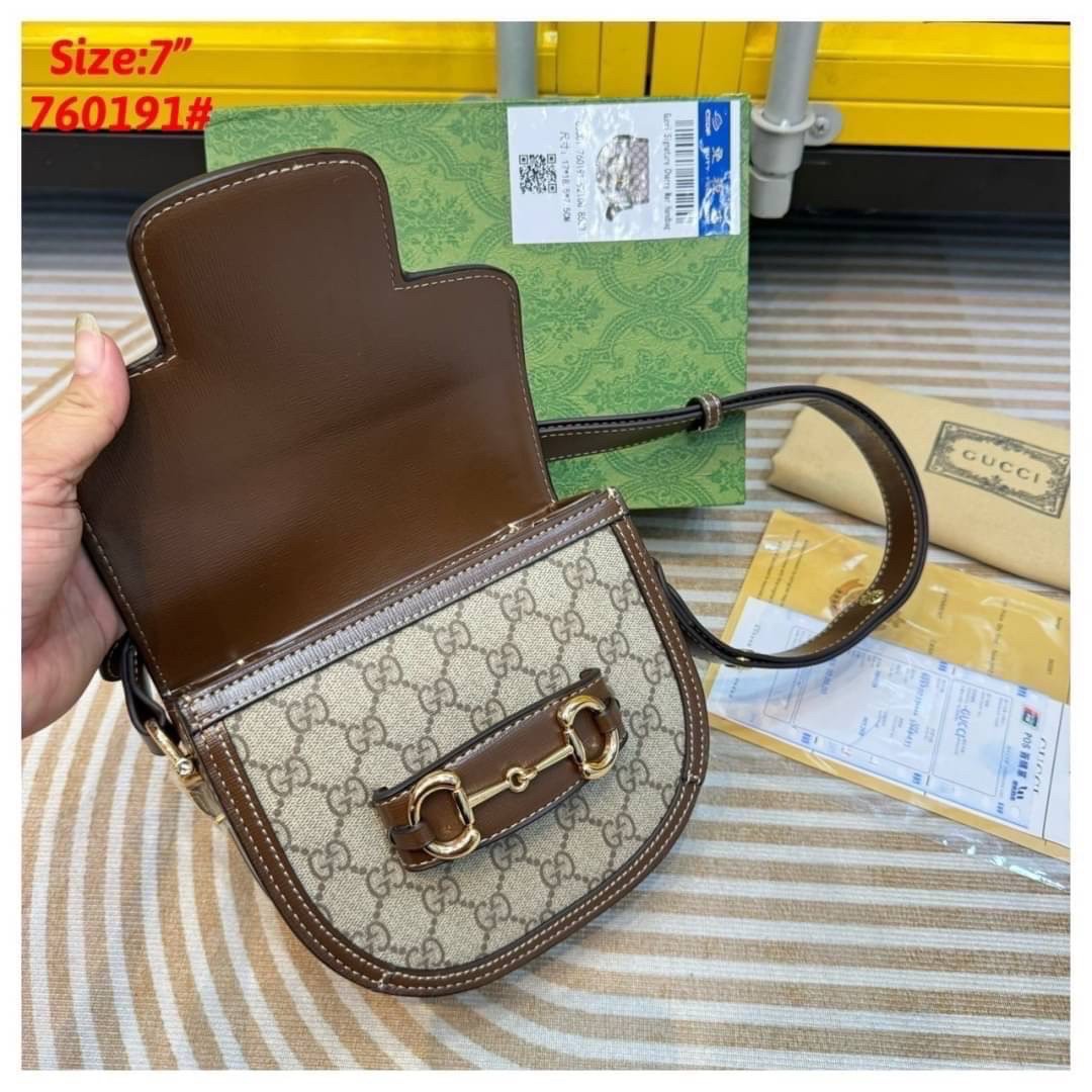GUCCI Horsebit 1955 mini rounded bag กระเป๋าสะพายไหล่/สะพายข้างสุดคลาสสิค ใหม่ล่าสุด ไซส์มินิทรงครึ่งวงกลม กะทัดรัด สวยอยู่ทรง