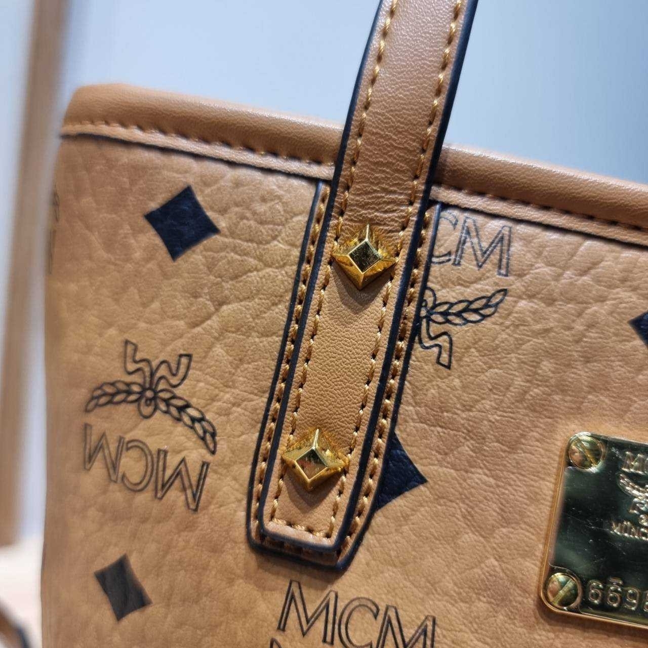 M.C.M ANYA TOP ZIP SHOPPER IN VISETOS กระเป๋าถือ/สะพายข้าง ใบเล็ก ไซส์มินิ สวยน่าใช้เกินเบอร์สุดๆ เกรดท็อปออริ 1:1 สลับแท้ ใช้งานต่างประเทศได้