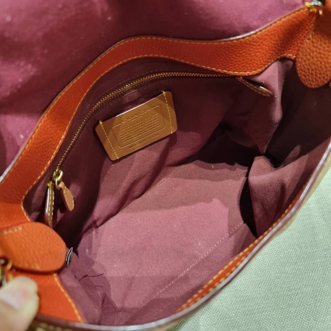 COACH Coated Canvas Signature May Shoulder Bag พร้อมส่งที่ไทย คัดงานคุณภาพ จัดเต็มมาให้ต่อนรับปีใหม่นี้ค่าา ✔️กระเป๋าหิ้ว//คล้องไหล่//สะพายข้างได้ ใบใหญ่ สุดคุ้ม! ✔️หนังแท้ชั้นดีที่สุด หนังหนานิ่ม รู้สึกได้ตอนสัมผัสค่ะ สวยมากๆ ✔️ด้านห