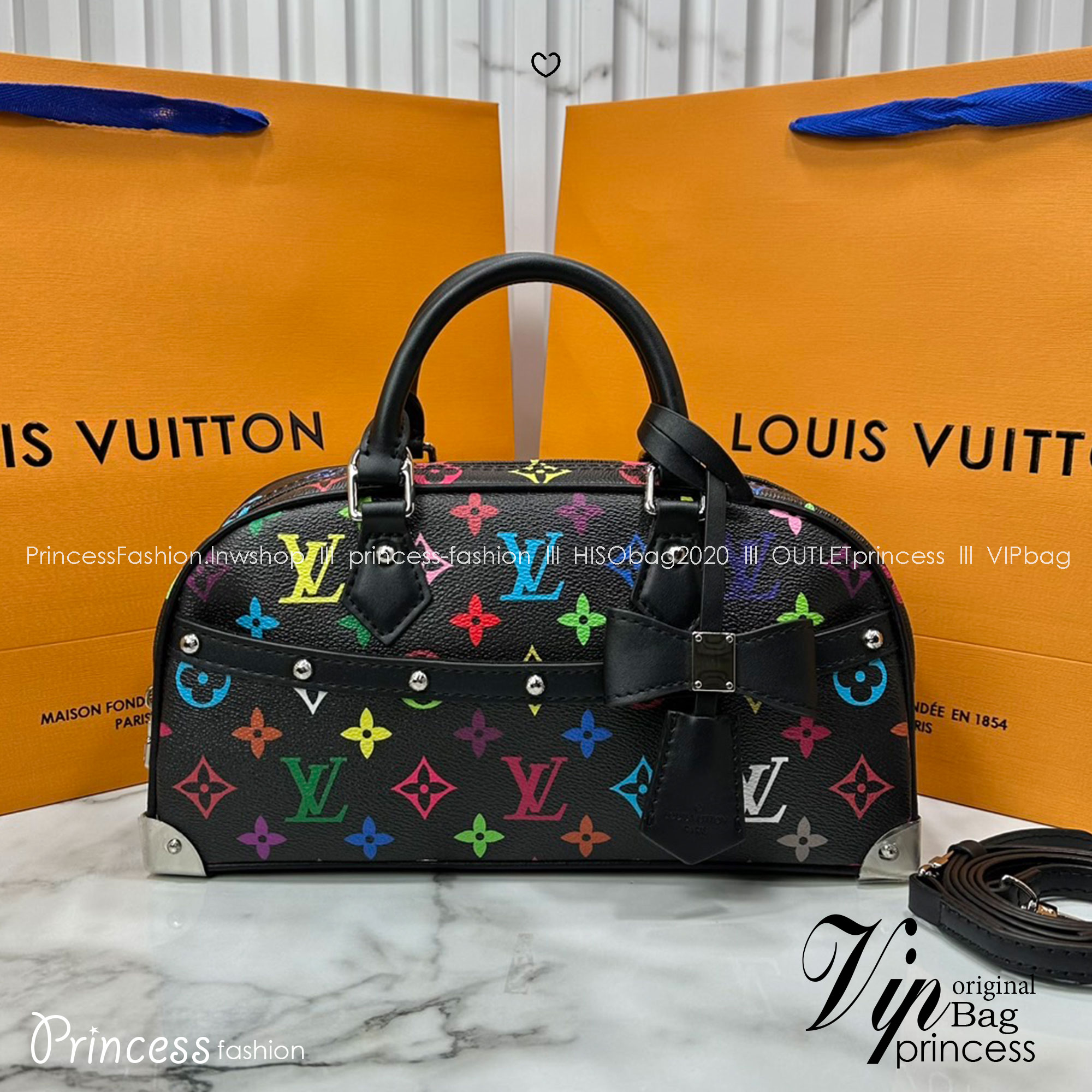 ORI | LV x TM Handbag East West Murakami ใหม่ล่าสุด กระเป๋าสะพายทรงสวย ดีไซน์ใหม่ หรู ดูผู้ดี แต่งแต้มดีเทลเปี่ยมชีวิตชีวาจากคอลเลคชั่น LV x Murakami คอมพลีตลุคด้วยที่ห้อยกุญแจรูปโบว์สุดเอ็กซ์คลูซีฟ