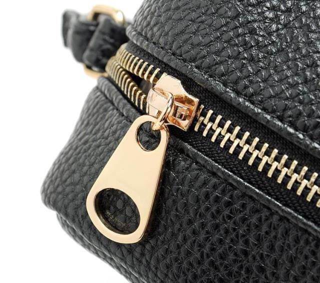 กระเป๋าสะพาย H&M รุ่น cross body bag มี 4 สี : ดำ , ชมพูนู๊ด , เหลือง , มิ้นท์