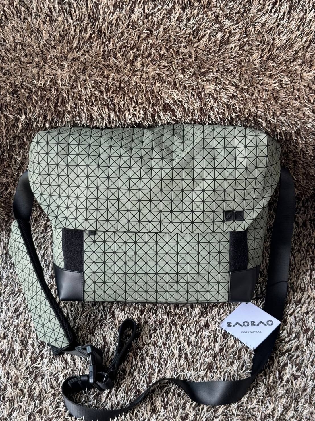 พร้อมส่ง 4 สี Baobao issey miyake Sling shoulder bag / Miyake geometric-panelled Laptop กระเป๋าสะพาย 🧡 เกรดออริจินอล 1:1 สลับแท้