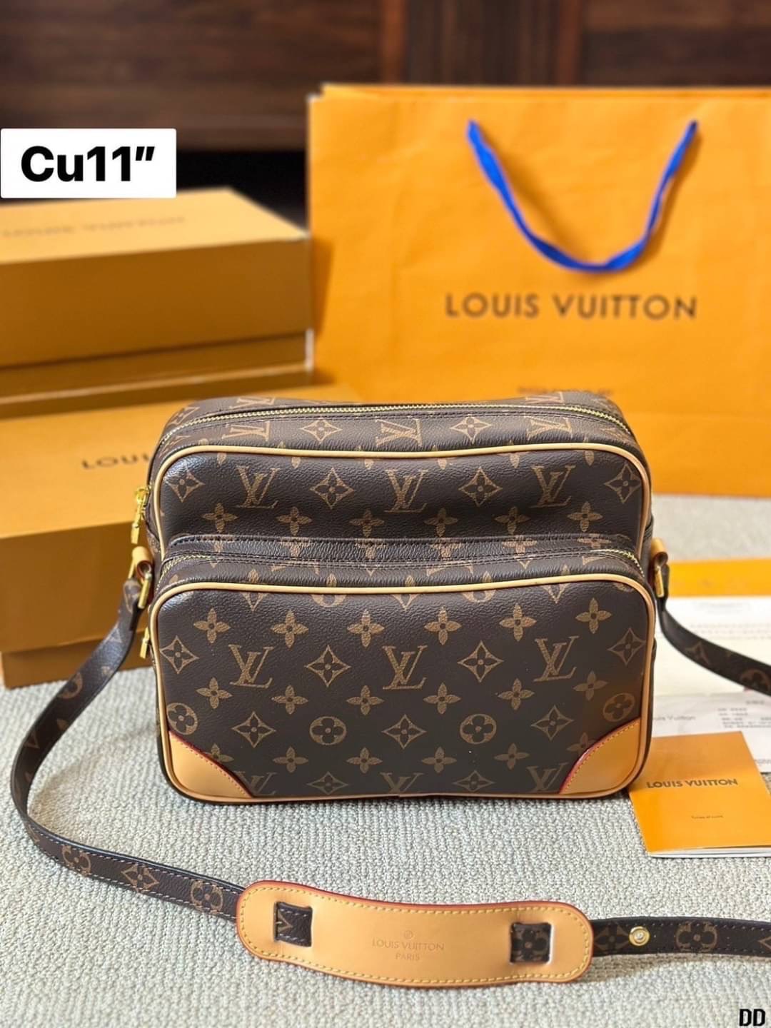 LV Nile Crossbody Monogram Canvas Bag กระเป๋าทรงแมสเซ็นเจอร์วินเทจใบใหญ่ unisex bag ใช้ได้ทั้งชายหญิง จุของได้เยอะ พิมพ์ลายโมโนแกรมคมชัดสวยงาม
