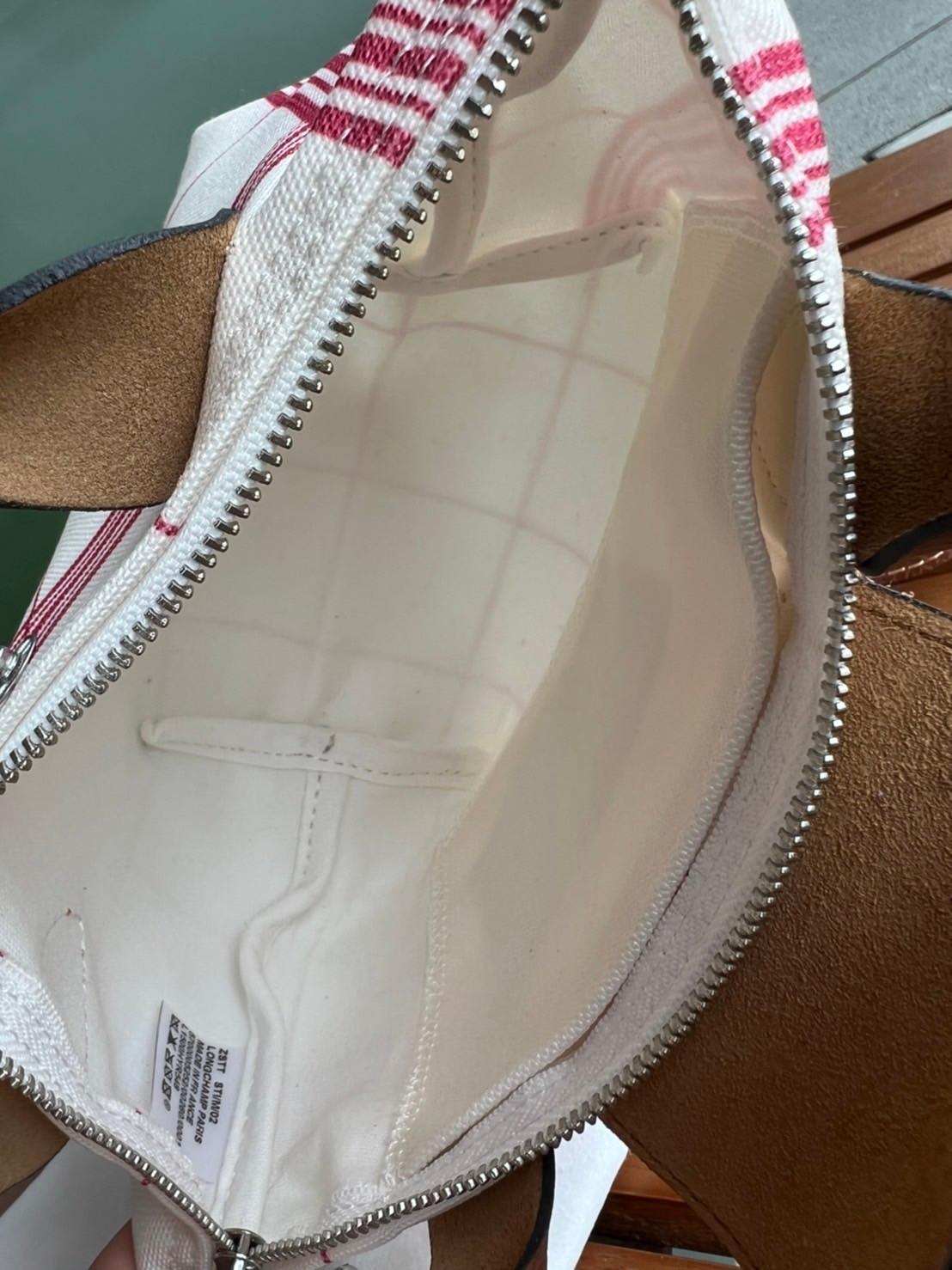 LONGCHAMP LE PLIAGE TORCHON Top handle bag - Red กระเป๋าถือขนาดเล็ก วัสดุผ้าฝ้าย อะไหลเงิน ตัดแต่งด้วยหนังวัวแท้ ผสมผสานแนวคลาสสิกแบบมินิมอลศิลปะการพับกระดาษแบบญี่ปุ่นดั้งเดิม