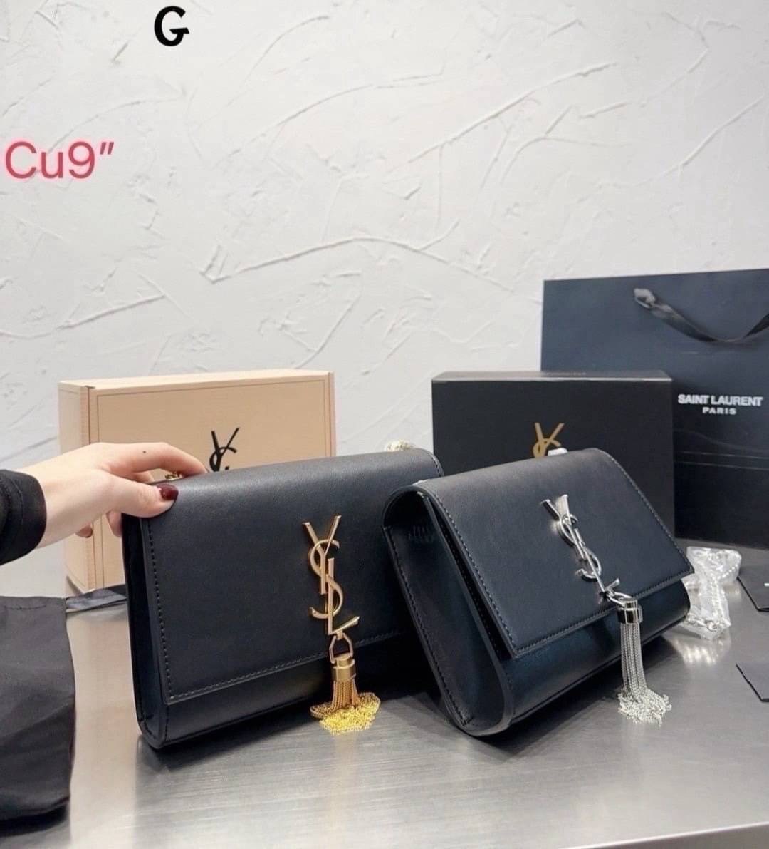 YSL KATE SMALL TASSEL BAG กระเป๋าสะพายทรง woc ที่สุดของความฮอต เป็นเอกลักษณ์ความหรูของแบรนด์เลยก็ว่าได้ ดีไซน์เรียบแต่หรูของจริง เพิ่มดีเทลพู่ห้อยสวยโดดเด่น -- [รับตัวแทนกระเป๋า]