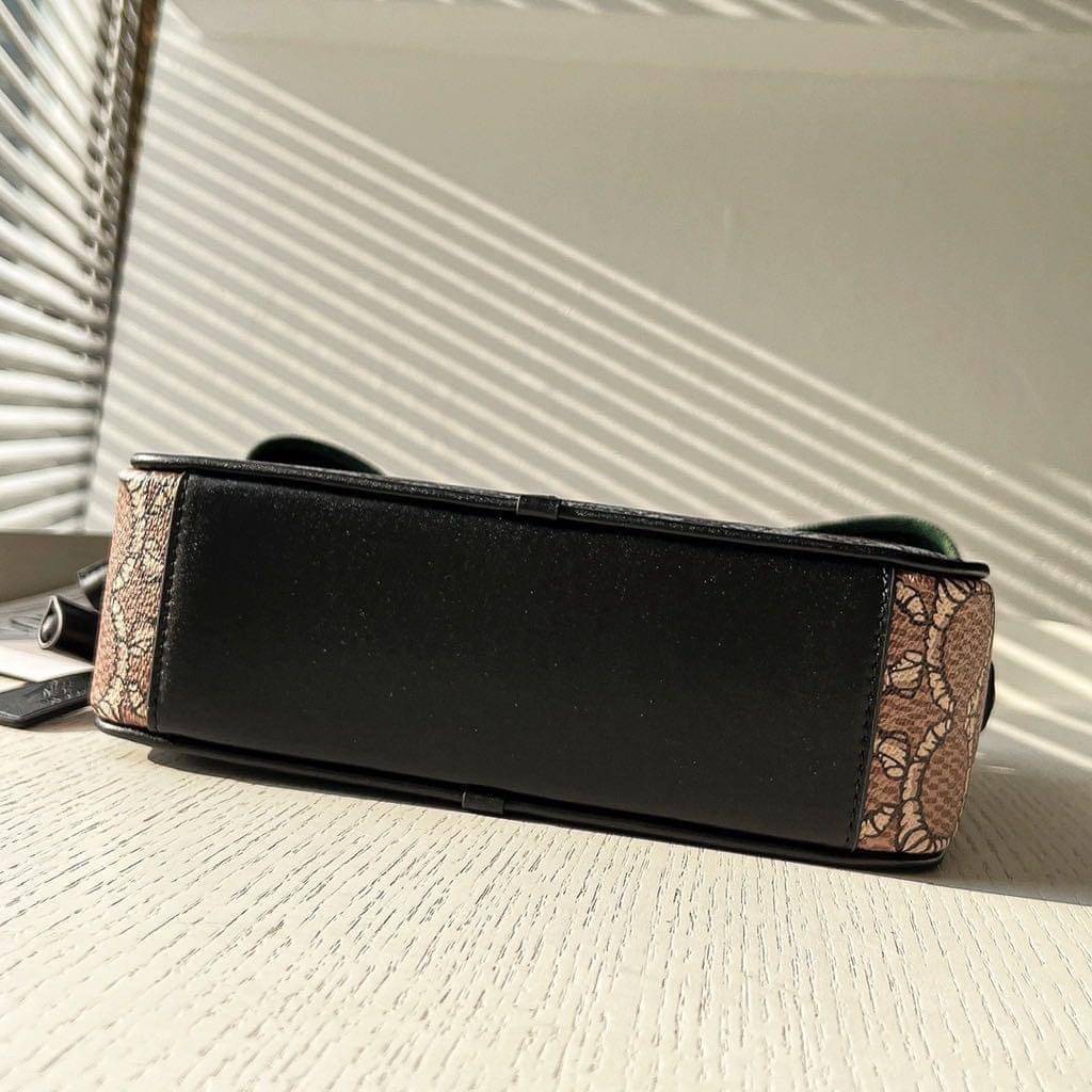 COACH X MICHAEL B. JORDAN CHARTER CROSSBODY 24 IN MUMMIFIED SIGNATURE CANVAS พร้อมส่งที่ไทย ภาพสินค้าถ่ายจากงานขายจริง ใช้งานต่างประเทศได้