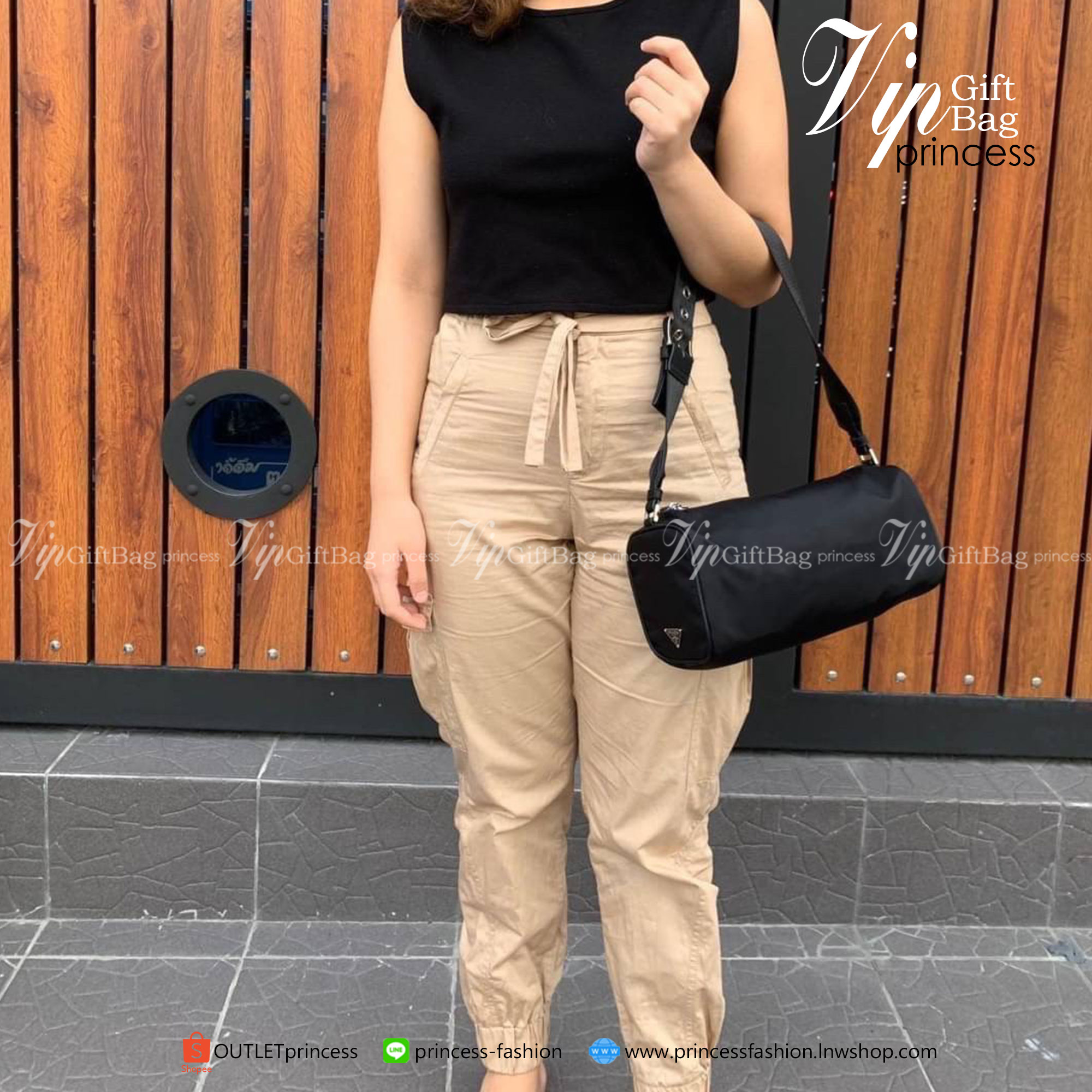 Prada Handbag New Collection วัสดุทำจากผ้า Nylon กันน้ำได้คะ