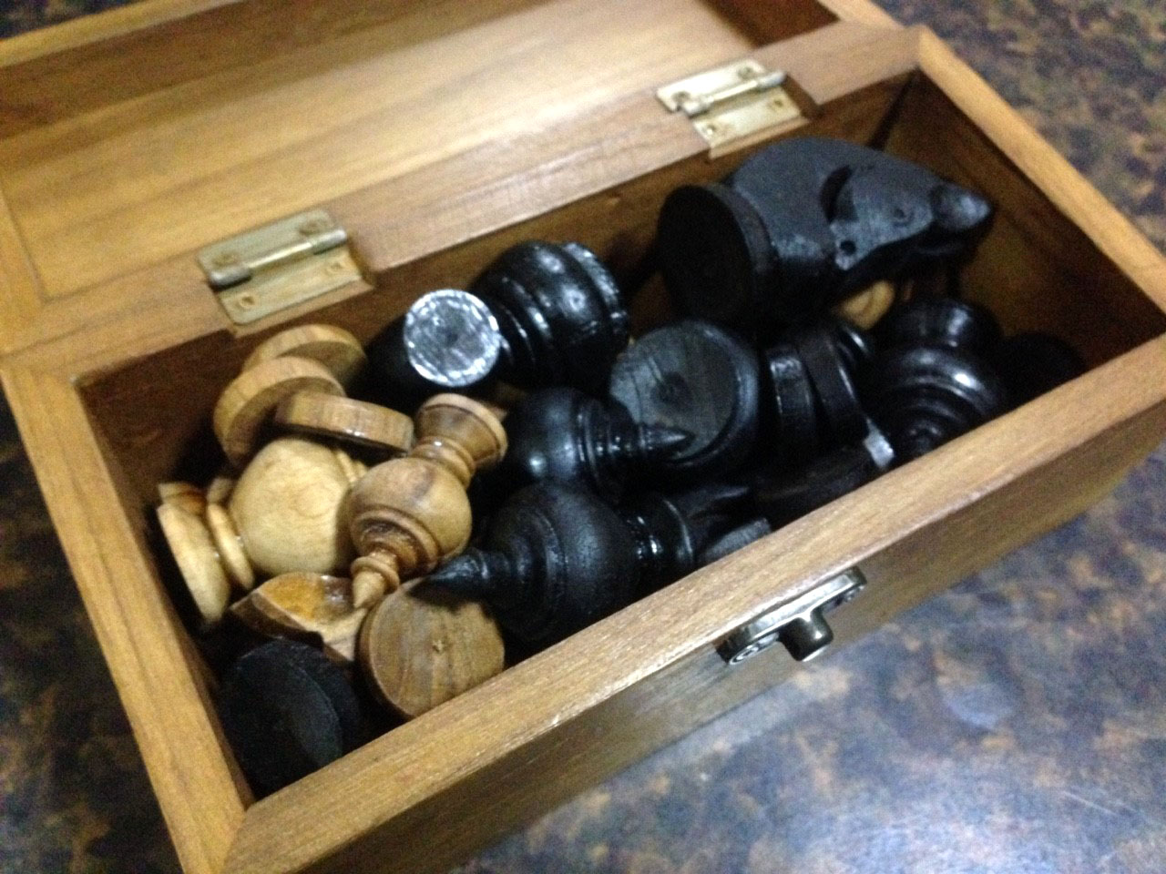 ตัวหมากรุกไทยไม้สักขนาดมาตรฐานพร้อมกล่อง