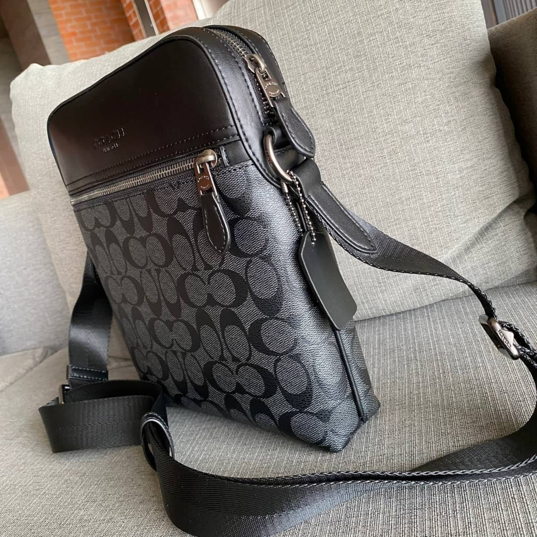 COACH HOUSTON FLIGHT BAG IN SIGNATURE CANVAS (F73336) ขายดีตลอดกาล!! คลาสสิคไม่มีใครเกิน!! กระเป๋าสะพายข้างทรงแมสเซ็นเจอร์ยอดฮิต ทรงสวย ดูดี 🔥 เป็นอีกรุ่น ที่พลาดแล้วต้องรอนานมากๆ ฮ๊อต ฮิต สุดๆ ใช้ได้ทุกเพศ Unisexสุดๆ เท่ห์มากบอกเลย จะออกงานไหน ไม