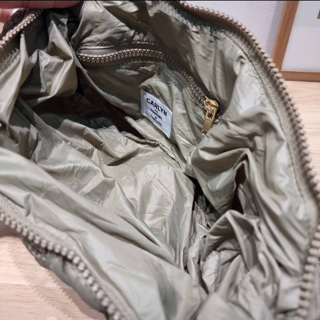 Carlyn cozy bag / Carlyn glaze bag 13 สีพร้อมส่ง อีกหนึ่งคอลเด็ด ที่ฮิตแบบฉุดไม่อยู่ กับไอเท็มนุ่มนิ่มจากเกาหลี พร้อมสีใหม่ล่าสุด กระเป๋าสะพายก้อนเมฆสุดเก๋ ที่สามารถใช้ได้หลากหลาย