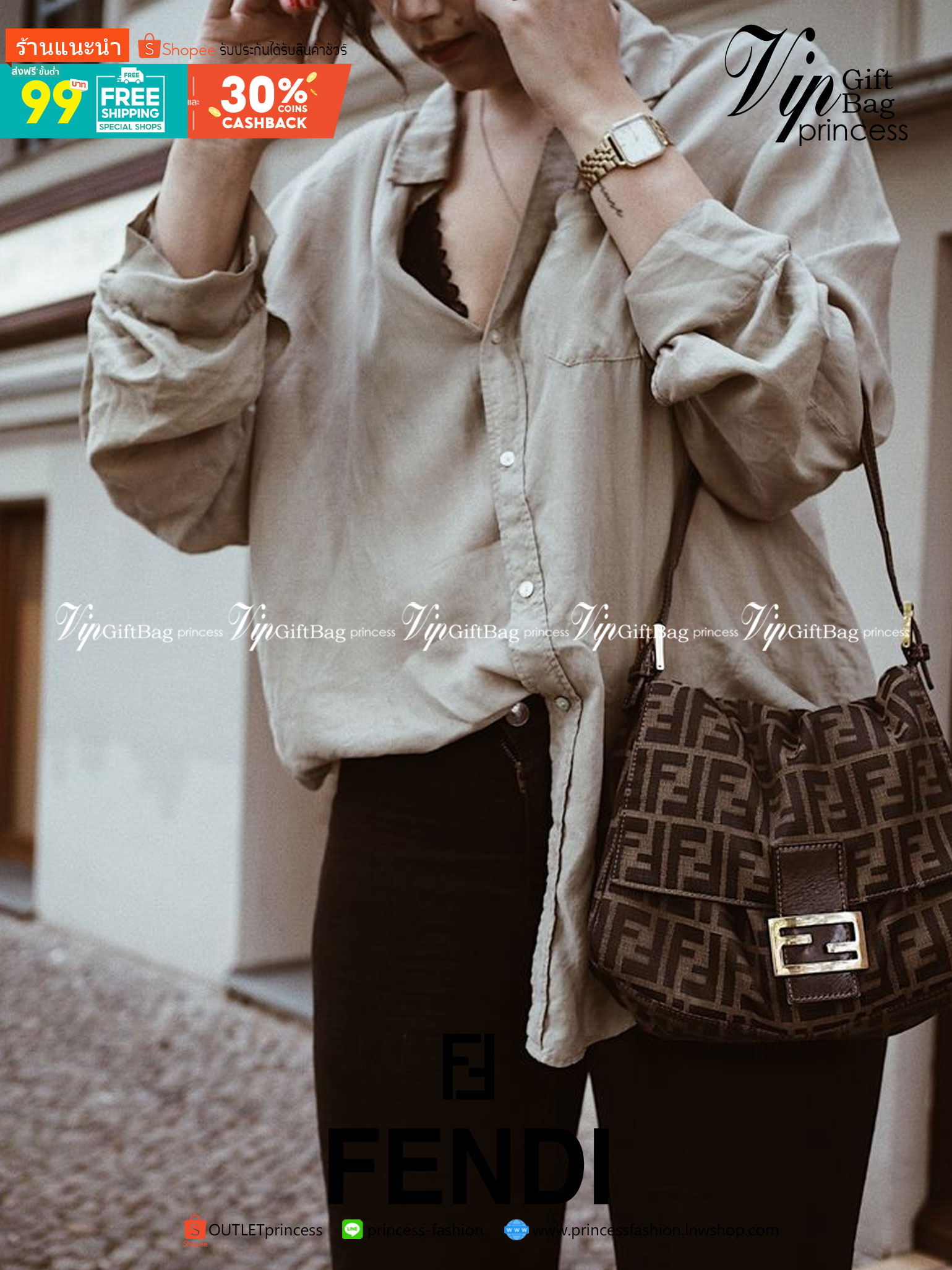 FENDI MAMMA BAGUETTE ZUCCA BROWN FABRIC BAG (GWP) พรีเมี่ยมกิ๊ฟ Limited Edition จาก FENDI วัสดุ CANVAS พิมพ์ลายแบรนด์ เปิดปิดด้วยฝาปิดกระดุมแม่เหล็ก ภายในมีช่องซิป ใส่ของแยกอีกช่อง สามารถใส่กระเป๋าสตางค์ยาว iphone เงิน ของจุกจิกได้ มาพร้อมสายสะพาย2แบบ ถอด