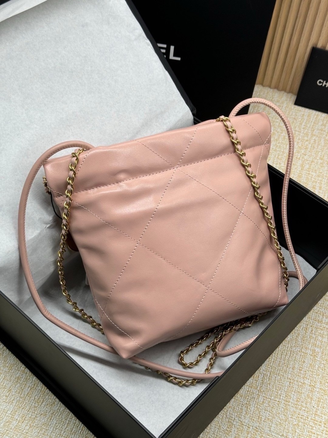 พร้อมส่ง 11 สี ORI หนังแท้ | CHANEL 22 Mini Handbag กระเป๋าสะพายสุดหรู รุ่นยอดนิยม 🤍 เกรดออริจินอล หนังแท้ ภาพถ่ายจากงานขายจริง ใช้งานต่างประเทศได้