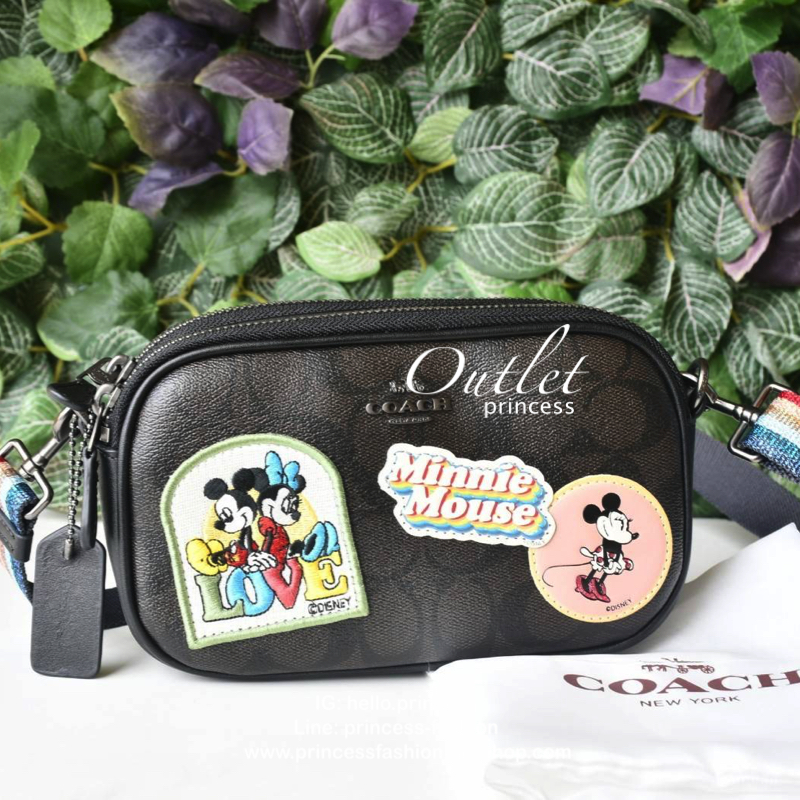 COACH MINI CROSSBODY MINNIE POUCH BAG กระเป๋าสะพาย size mini 2 zip วัสดุหนังลาย signature แต่งลาย minnie เพิ่มความน่ารัก limited edition เปิด - ปิดด้วยซิป แบ่ง 2 ช่องใหญ่ ภายในโล่ง ใส่ wallet กลาง มือถือได้ทุกรุ่น และของใช้จุกจิก พร้อมสายยาวถอด ปรับได้ค่ะ