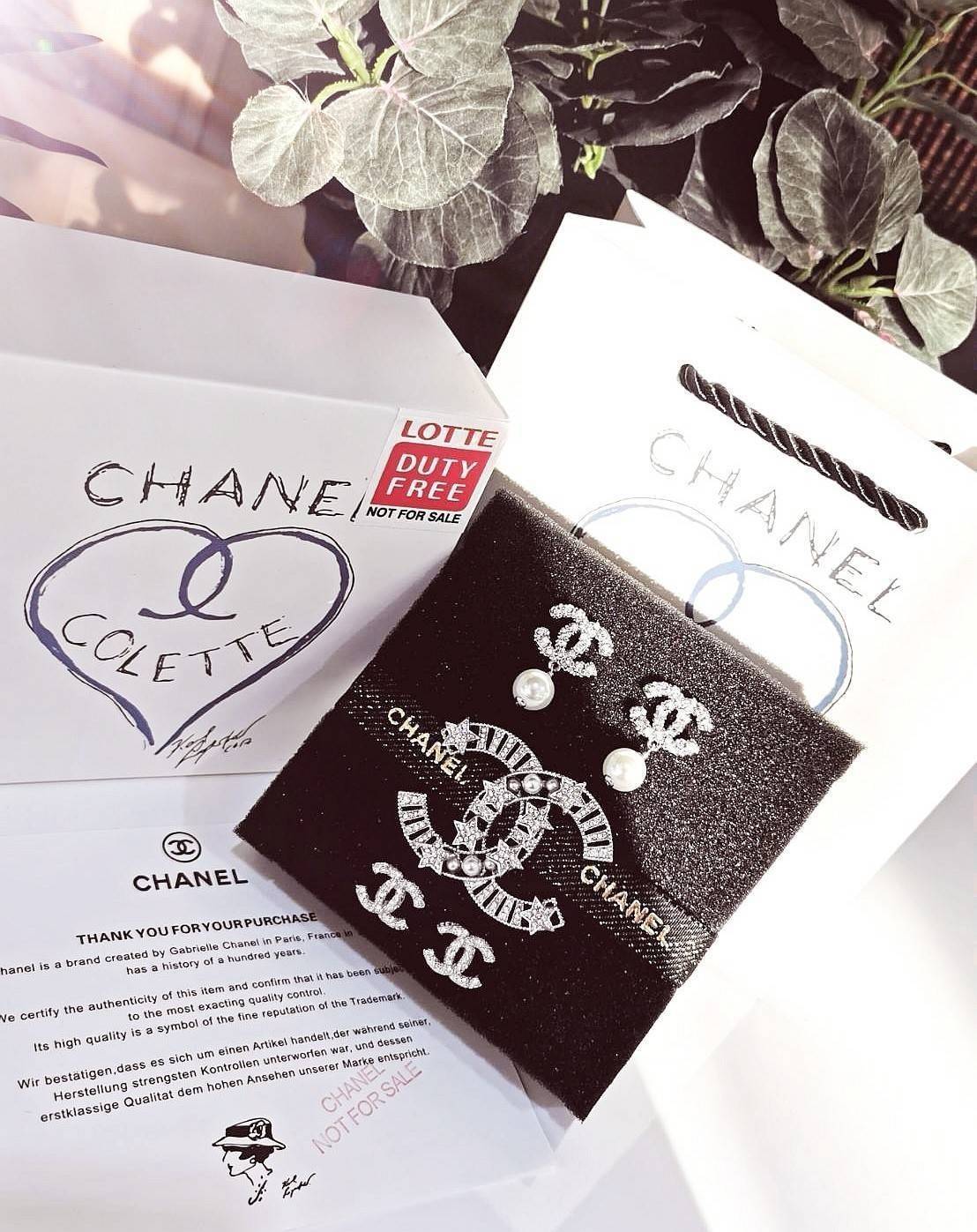 VIP 】✨พร้อมส่งความสวย✨Rare items ห้ามพลาด! แพ็คสุดคุ้มX3! CHANEL EARRING & BROOCH SET VIP GIFT WITH PURCHASE THE ORIGINAL PACKAGE (GWP) ชุดกิ๊ฟเซทของกำนัลสุดเลอค่าจากการแลกคะแนนสะสมสำหรับลูกค้าสมาชิก VIP CHANEL DUTYFREE ไอเท็มหายากชวนสะสมมาเ