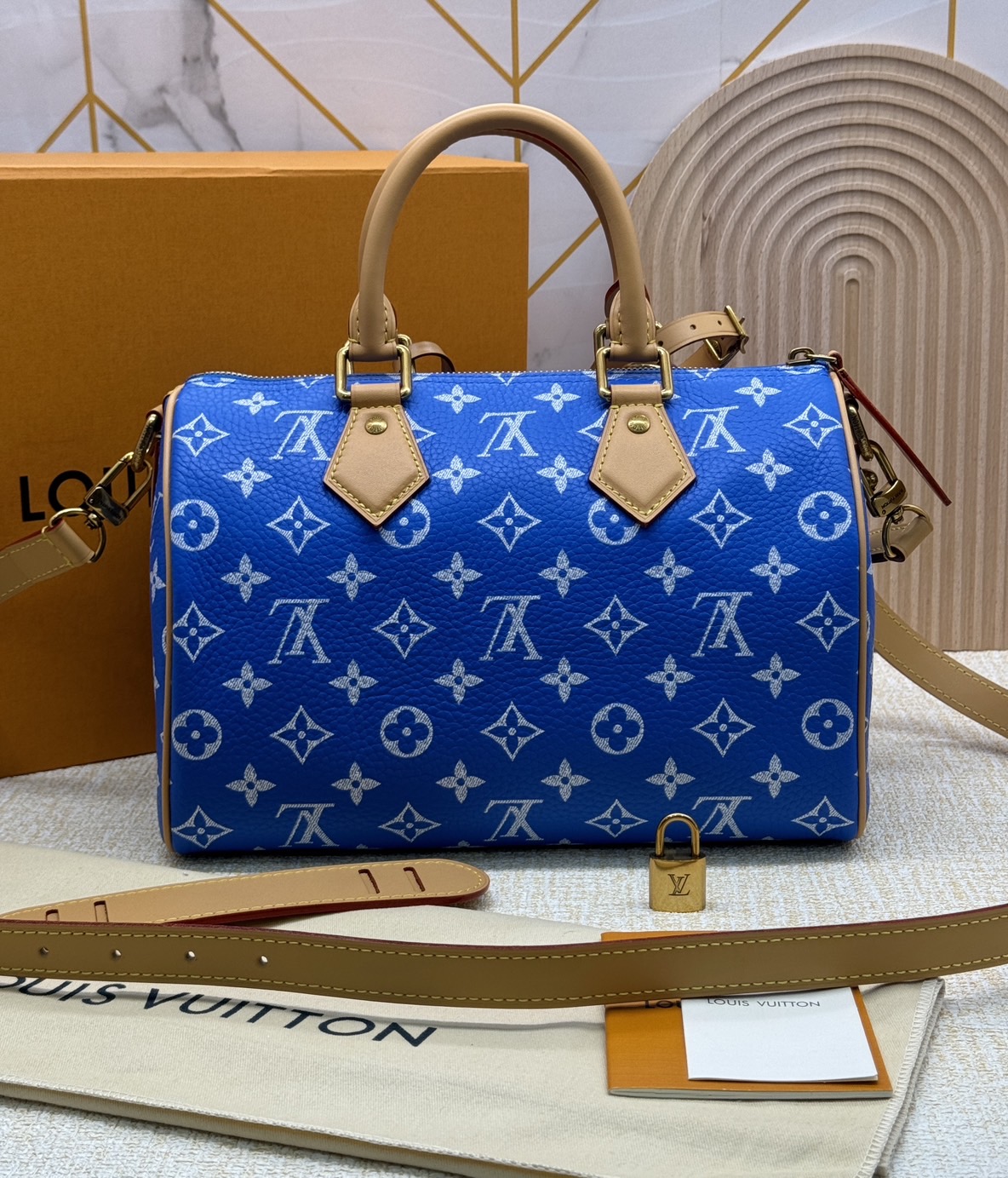 RUNWAY LV Speedy P9 Bandoulière 25 Soft Leather กระเป๋าสะพายสปีดี้รุ่นใหม่หรูหรา เกรดท็อปวีไอพี เกรดดีสุด 1:1 หนังแท้สวยงาม เก็บทุกรายละเอียด ใช้สลับแท้ ผ่านทุก ตม. ใช้งานต่างประเทศได้