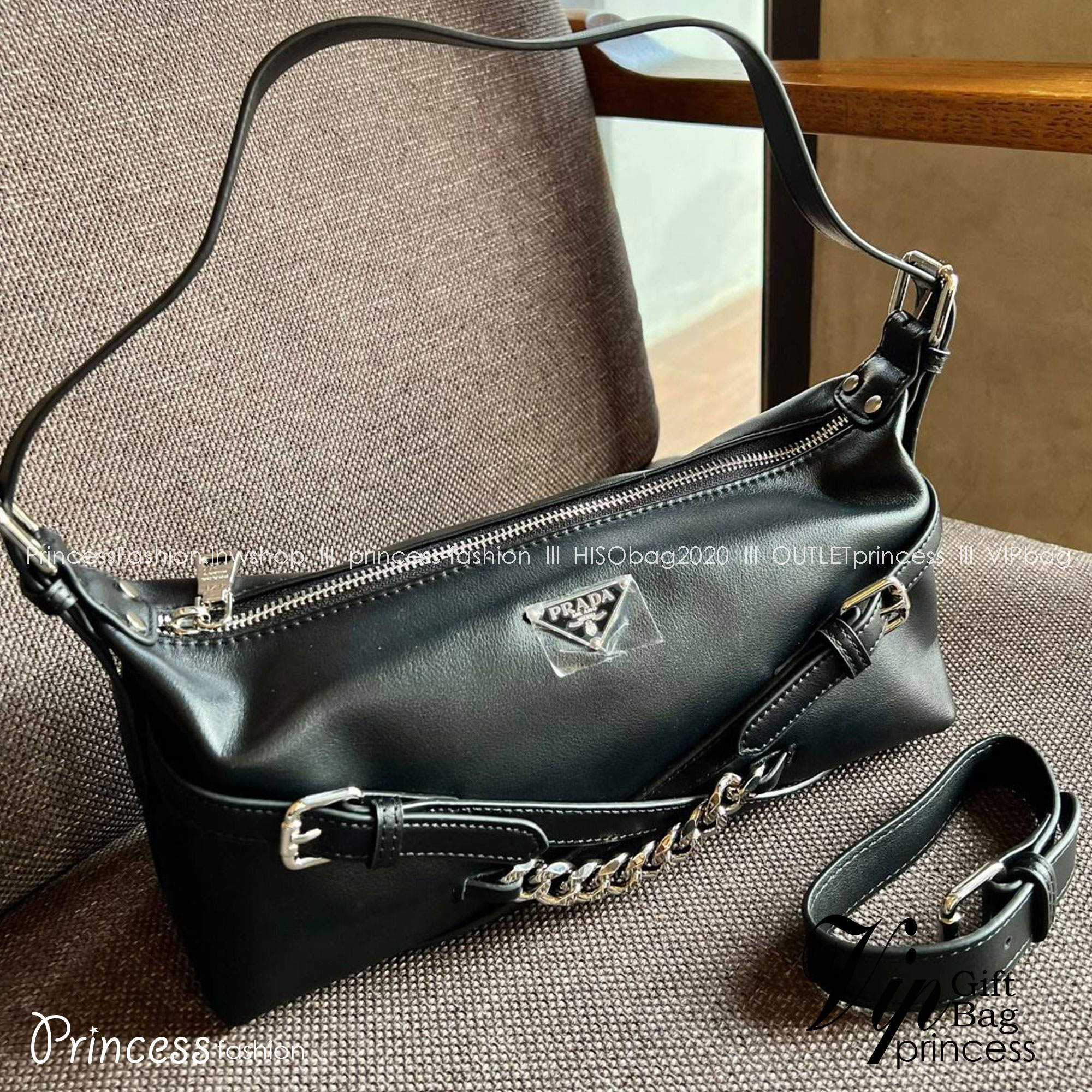 PRADA LEATHER SHOULDER BAG ใบเดียวเอาอยู่ตลอดวันเลยค่ะ! รุ่นนี้ใช้หนังอย่างดี หนังนิ่มซอฟมากๆ หลงรักแน่นอน!!