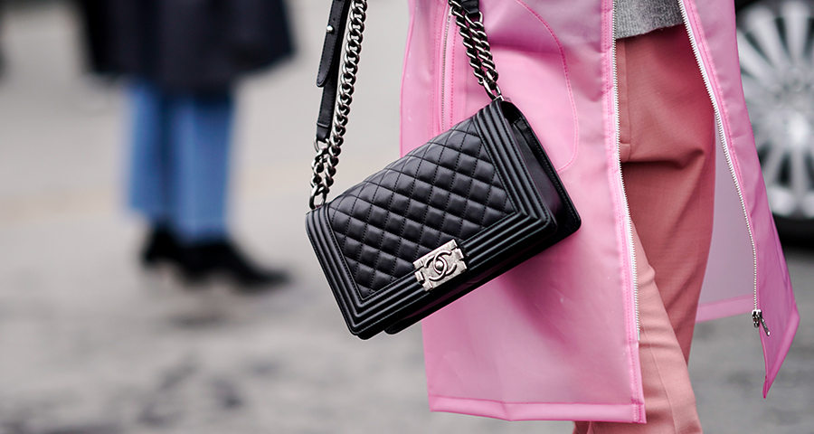 หนังแท้ CHANEL BOY 10" หนังคาเวียร์ อะไหล่เงิน/ทอง พร้อมส่งที่ไทย หนังลูกวัวแท้ อะไหล่โลหะสีรูทีเนียม สวยคลาสสิกทุกยุคสมัย เกรดออริจินอล 1:1 ภาพสินค้าถ่ายจากงานขายจริง ใช้งานต่างประเทศได้