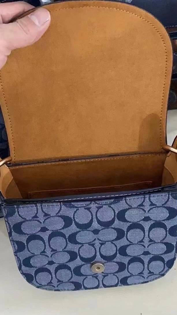 Coach Kleo Shoulder Bag 23 In Signature Chambray พร้อมส่งที่ไทย