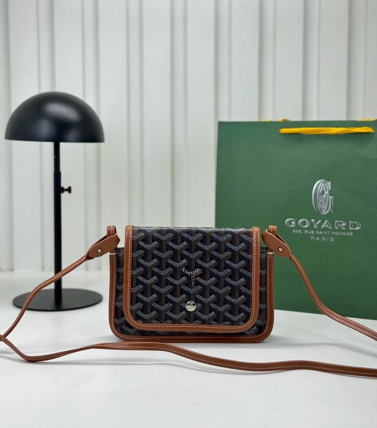 10 สี ORI หนังแท้ | GOYARD Plumet pouch-wallet กระเป๋าสะพายใบเล็กกะทัดรัด ดีไซน์กระเป๋าสตางค์ Plumet ดีไซน์มาพร้อมช่องใส่เหรียญ ธนบัตร และบัตรต่างๆ สามารถสะพายไหล่เป็นกระเป๋าสะพายข้างได้เหมือนกระเป๋าใบเล็ก