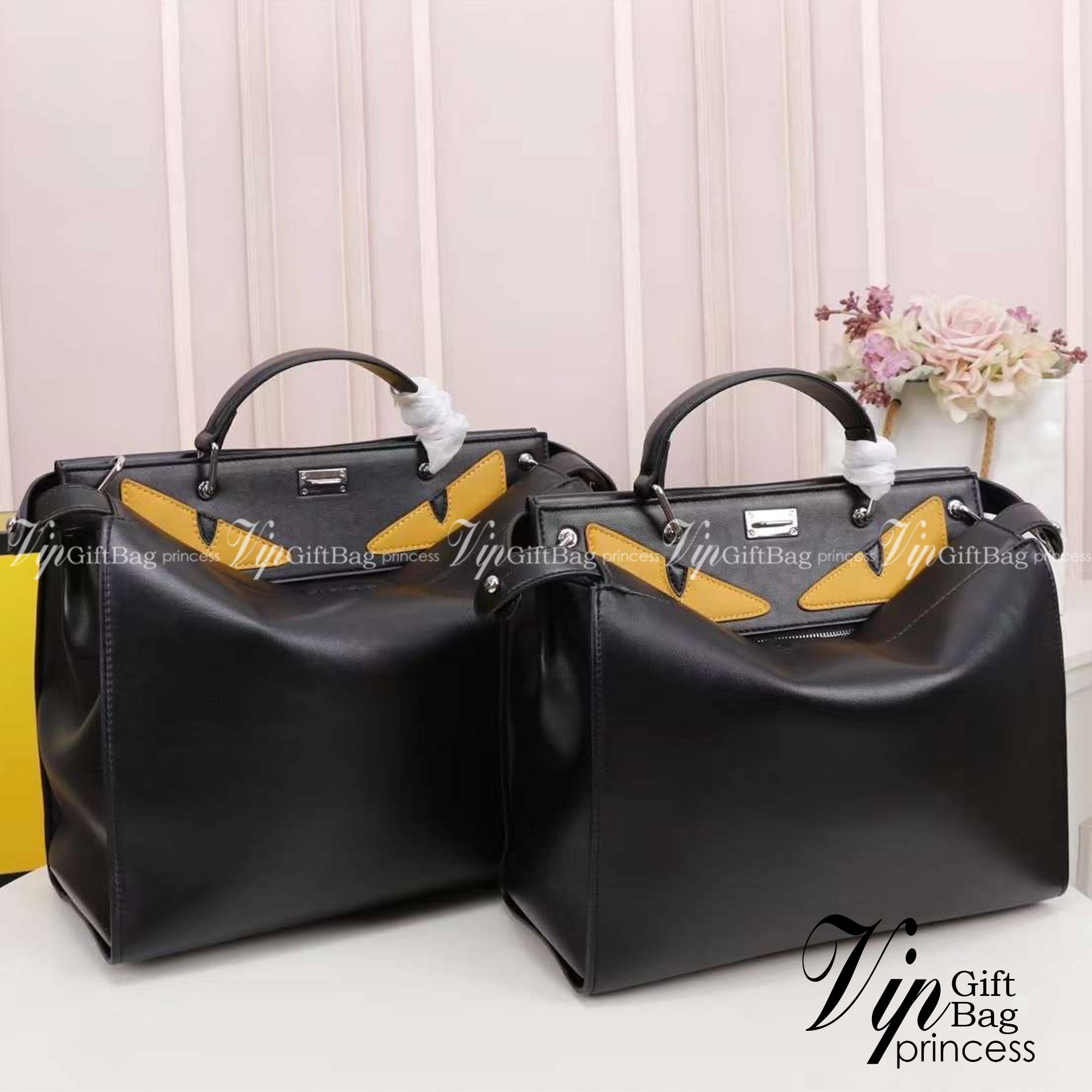 FENDI Monster Bag 36cm เกรดเทพออริจินอล กระเป๋ายอดนิยมของแบรนด์ ดีไซน์สวยเรียบหรูแฝงด้วยความเก๋ สามารถสะพายหรือถือ เหมาะสมกับวัยรุ่น สะดวกในการพกพาไม่ว่าสาว ๆ จะไปเที่ยวต่างจังหวัด ต่างประเทศหรือแม้กระทั่งทำกิจกรรมแอดเวนเจอร์ต่าง ๆ ก็ไม่ทำให้เกะกะแต่อย่าง