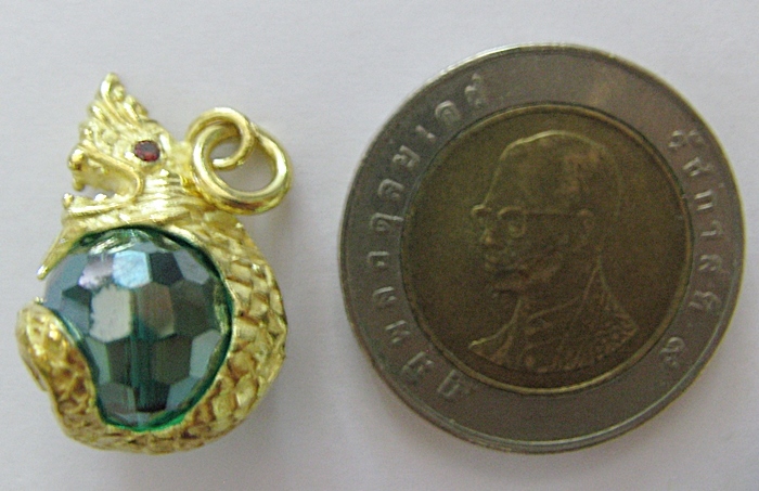 สินค้าหมดค่ะ จี้พญานาคอุ้มลูกแก้วสีเขียวเข้ม(พฤษภาคม)พร้อมใบคาถาค่ะ