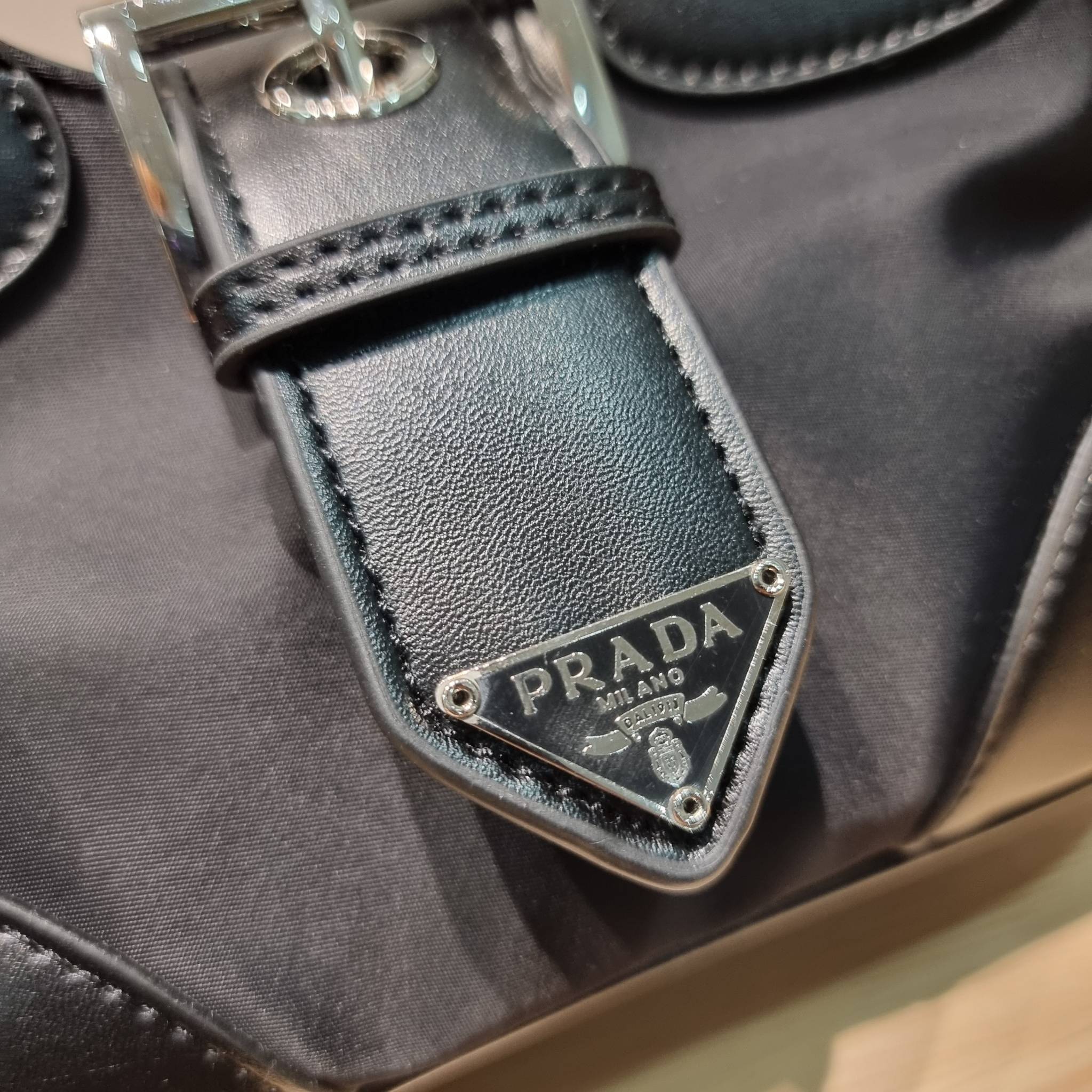 Prada Moon bag / PRADA RE-NYLON AND LEATHER MOON PADDED BAG ใหม่ล่าสุด กับคอลที่ใครๆเห็นก็ต้องรัก ขนาดกำลังน่ารัก ดีไซน์สวยดุ และยังดูแพงได้อีก