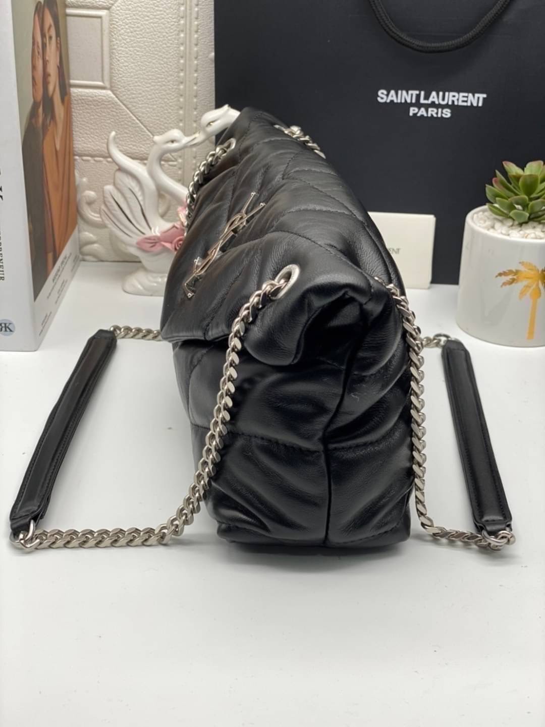 28cm YSL PUFFER SMALL CHAIN BAG IN QUILTED / Yves Saint laurent puffer small chain bag in quilted กระเป๋าสะพายรุ่นยอดนิยม ทรงสวย ใช้ได้บ่อยไม่มีเบื่อ วัสดุหนังสัมผัสนิ่มมือ ดีไซน์เรียบหรู