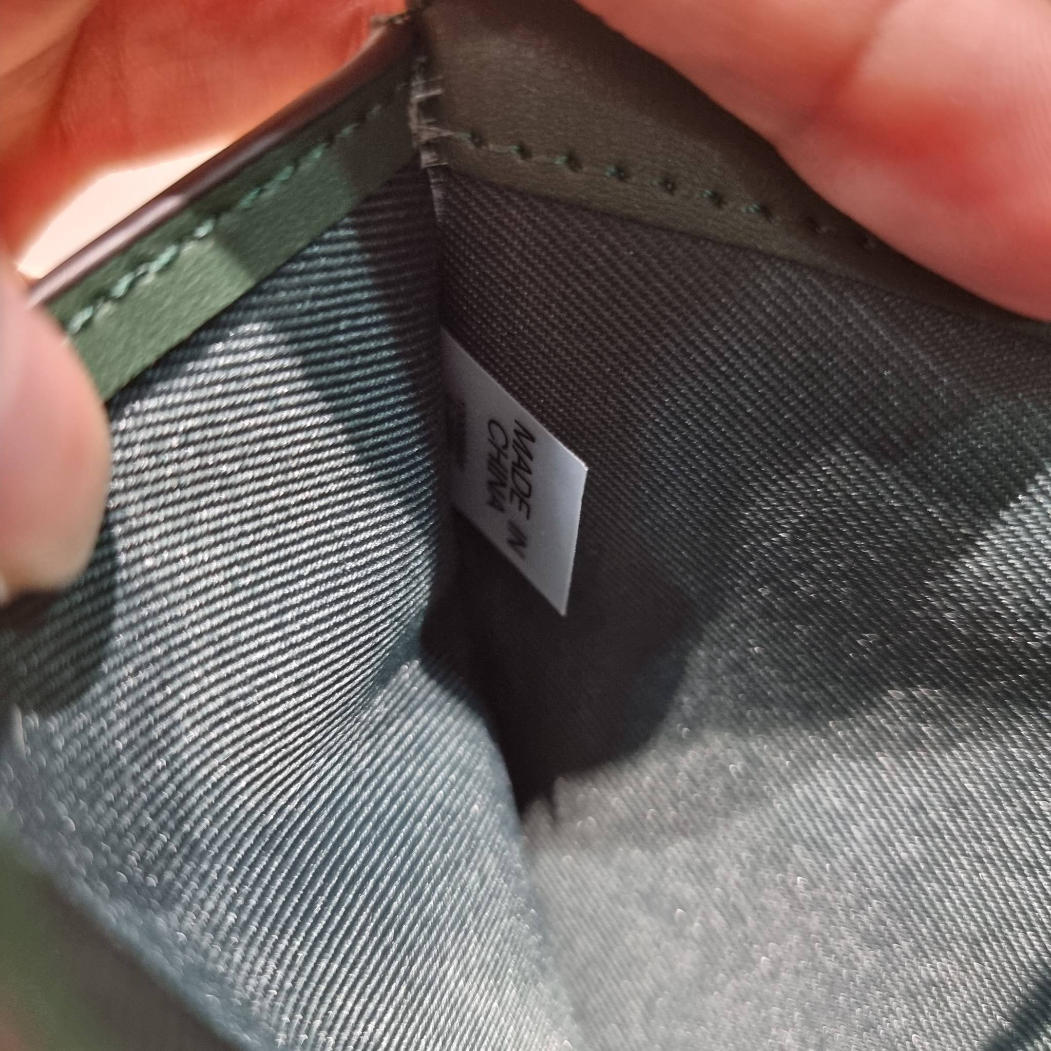 TORY BURCH KIRA MIXED MATERIALS MEDIUM FLAP WALLET กระเป๋าสตางค์ใบกลาง รุ่นยอดนิยม ดูหรูหรา ดูแพง ดีไซน์คลาสสิค ขนาดกำลังพอเหมาะ