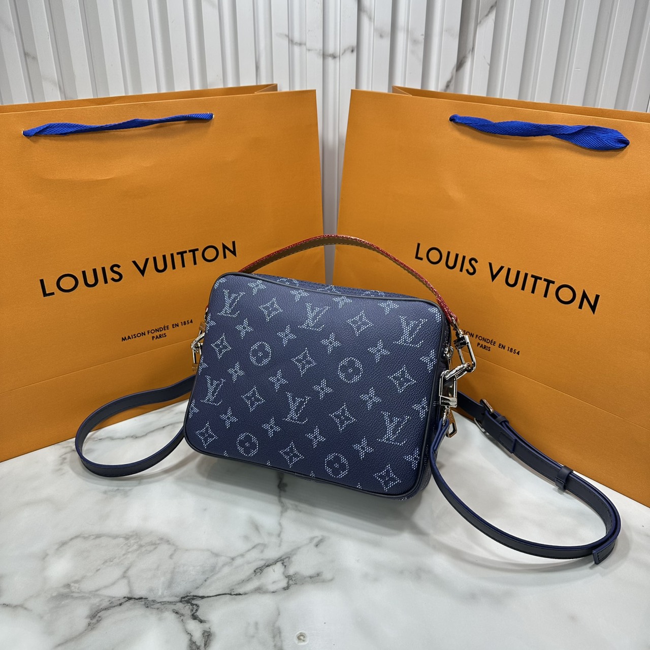 ORI หนังแท้ | LV Nil Messenger PM Navy Green กระเป๋าสะพายทรงแมสเซ็นเจอร์ สีใหม่ดีไซน์ใหม่
