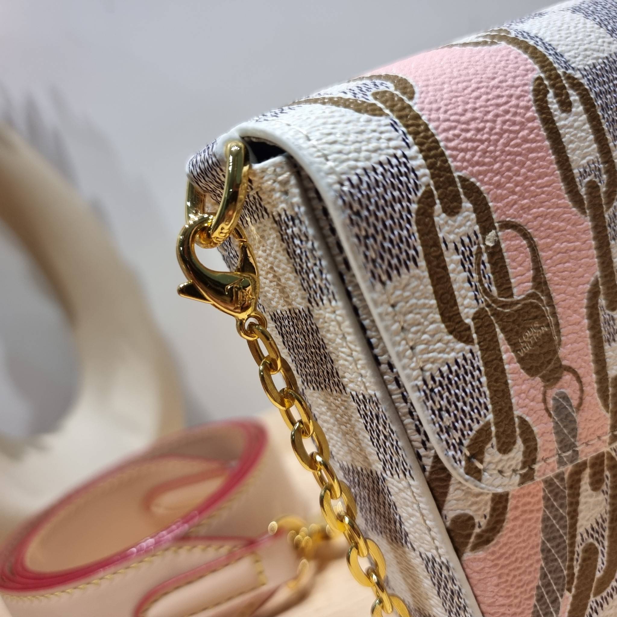 LV Felicie Pochette Damier Azur Canvas - Wallets and Small Leather / LV DAMIER AZUR POCHETTE WITH NAUTICAL PRINT เป็นหนึ่งคอลใหม่ที่มอบสีสันสดใสรับ summer ได้ดี กับกระเป๋าสะพายทรงพอช ดีไซน์ออกมาให้ใช้งานได้หลากหลาย