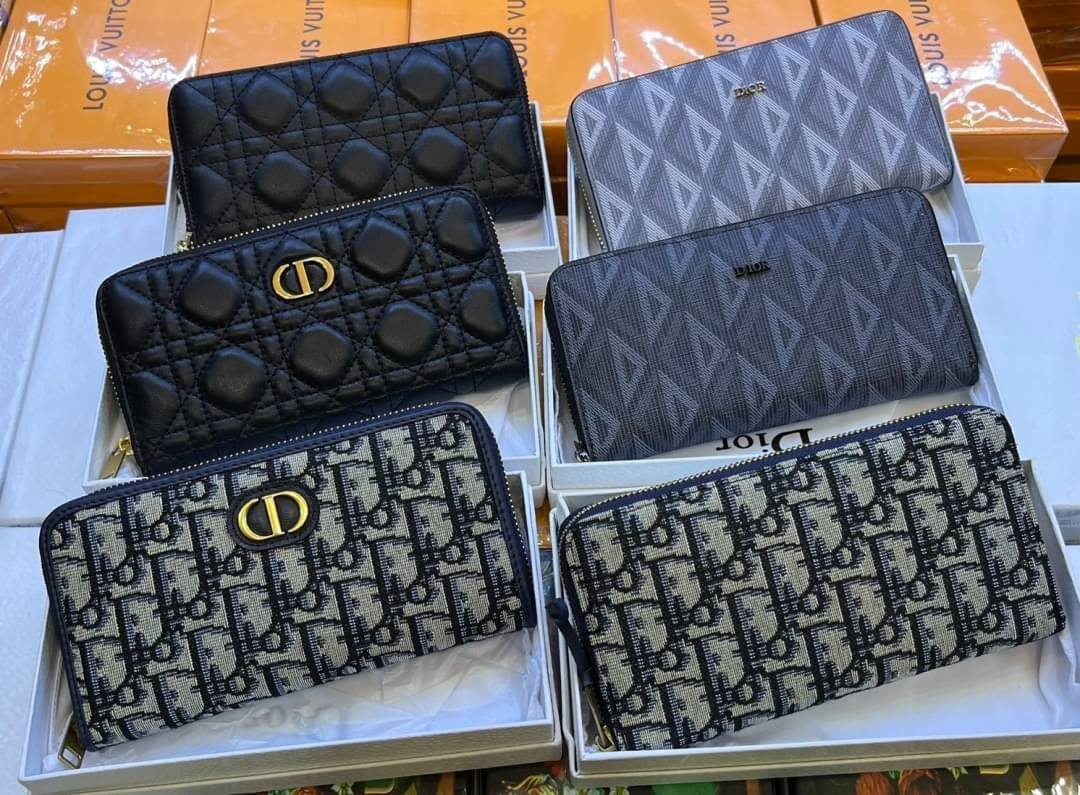 DIOR long wallet zipped กระเป๋าสตางค์ใบยาวซิปรอบ ไอเท็มสุดฮิต ติดทุกกระแส แรงไม่เคยตก รุ่น unisex สีไหนใครๆก็ใช้ได้หมด ❤️ ใบยาวขนาดกำลังเหมาะมือ