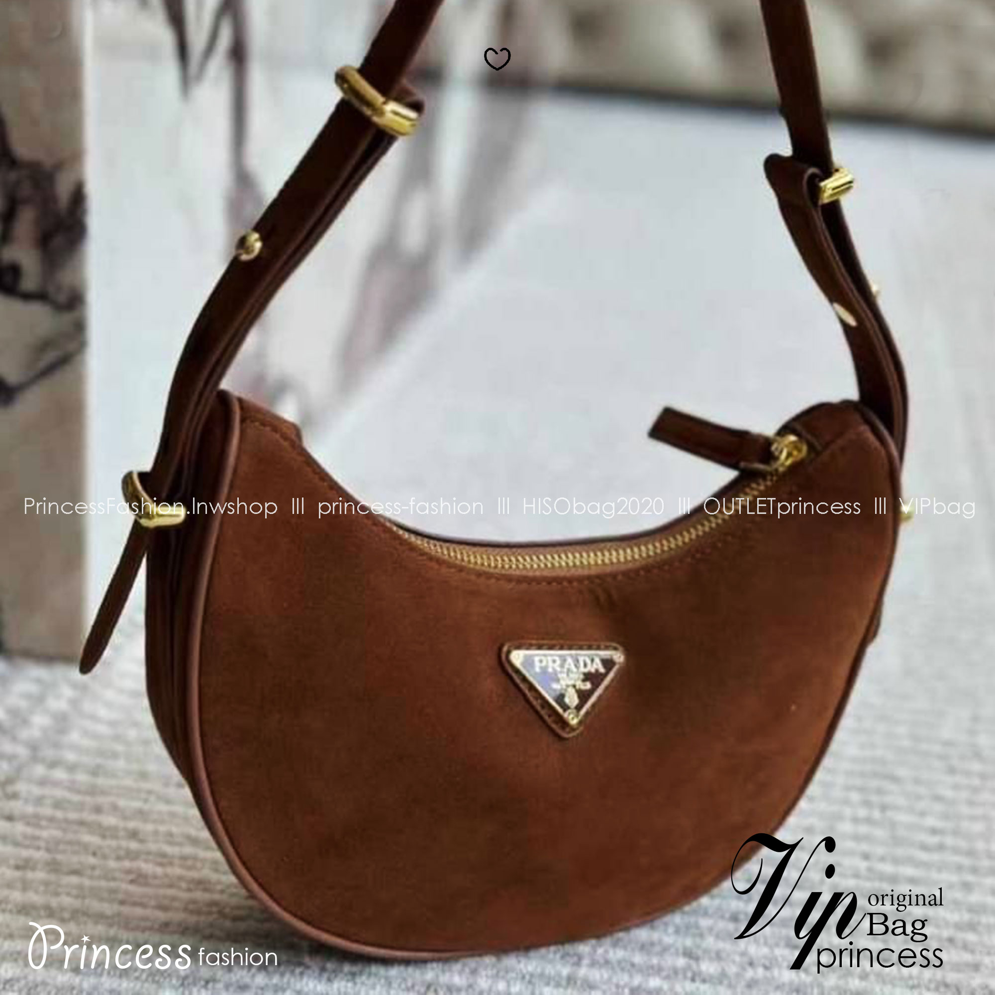 PRADA Arqué Suede Shoulder Bag Cocoa Brown กระเป๋าทรงโฮโบงานหนังกลับที่มาแรงมากๆ สวยเด่นเป็นเอกลักษณ์ ดีไซน์เรียบแต่มากมีอยู่จริง สวยดูแพง