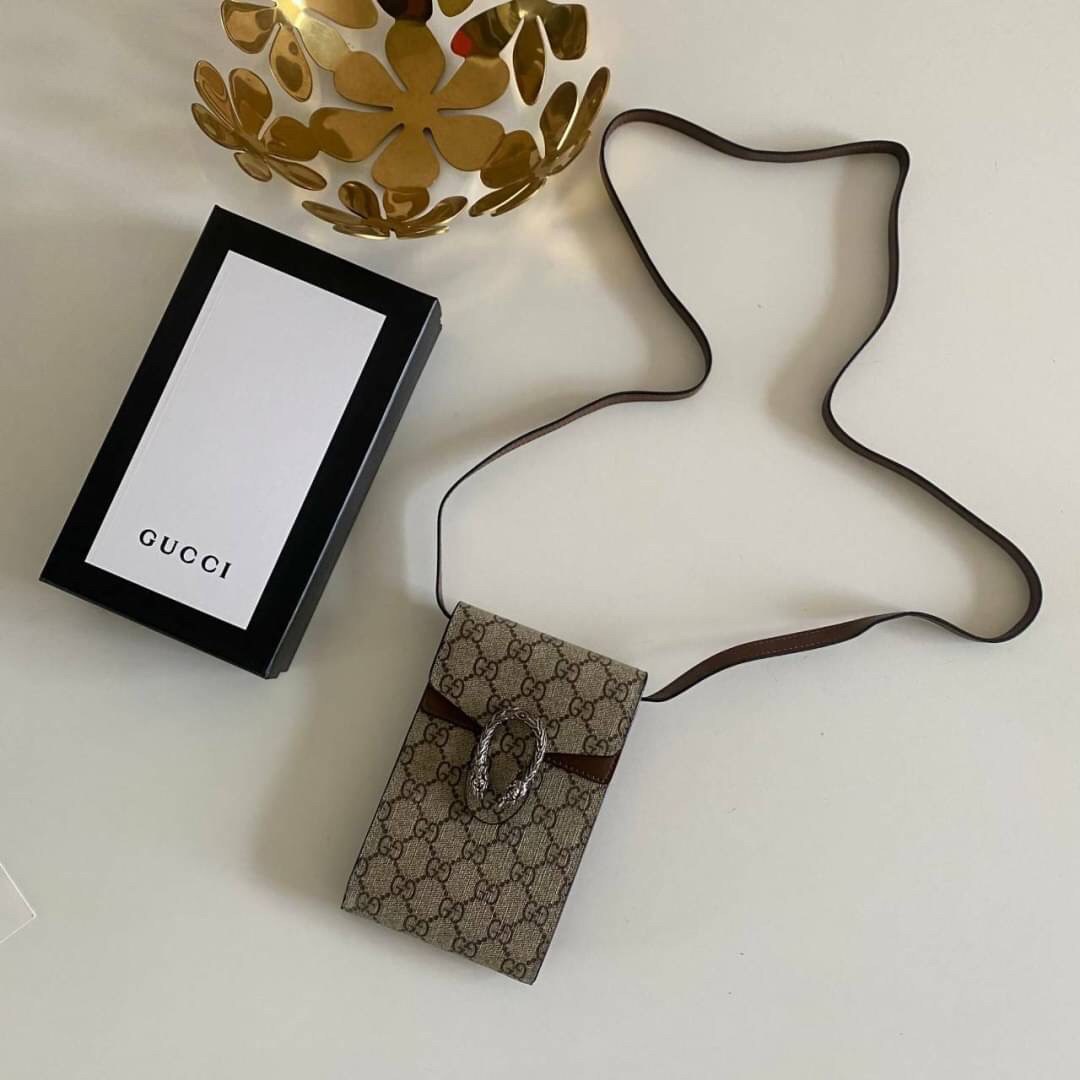 VIP GIFT 】GUCCI Dionysus mini phone bag พร้อมส่ง จัดมาให้แล้วนะจ๊ะ ใครหาอยู่มาทางนี้ได้เลย กระเป๋าใส่โทรศัพท์ ใส่กระเป๋าสตางค์ ใส่ลิปสติก ขนาดmini น่ารักมาก ด้วยความคลาสสิคเข้ากับรูปทรงที่ทันสมัย ไม่มีไม่ได้แล้วจร้า