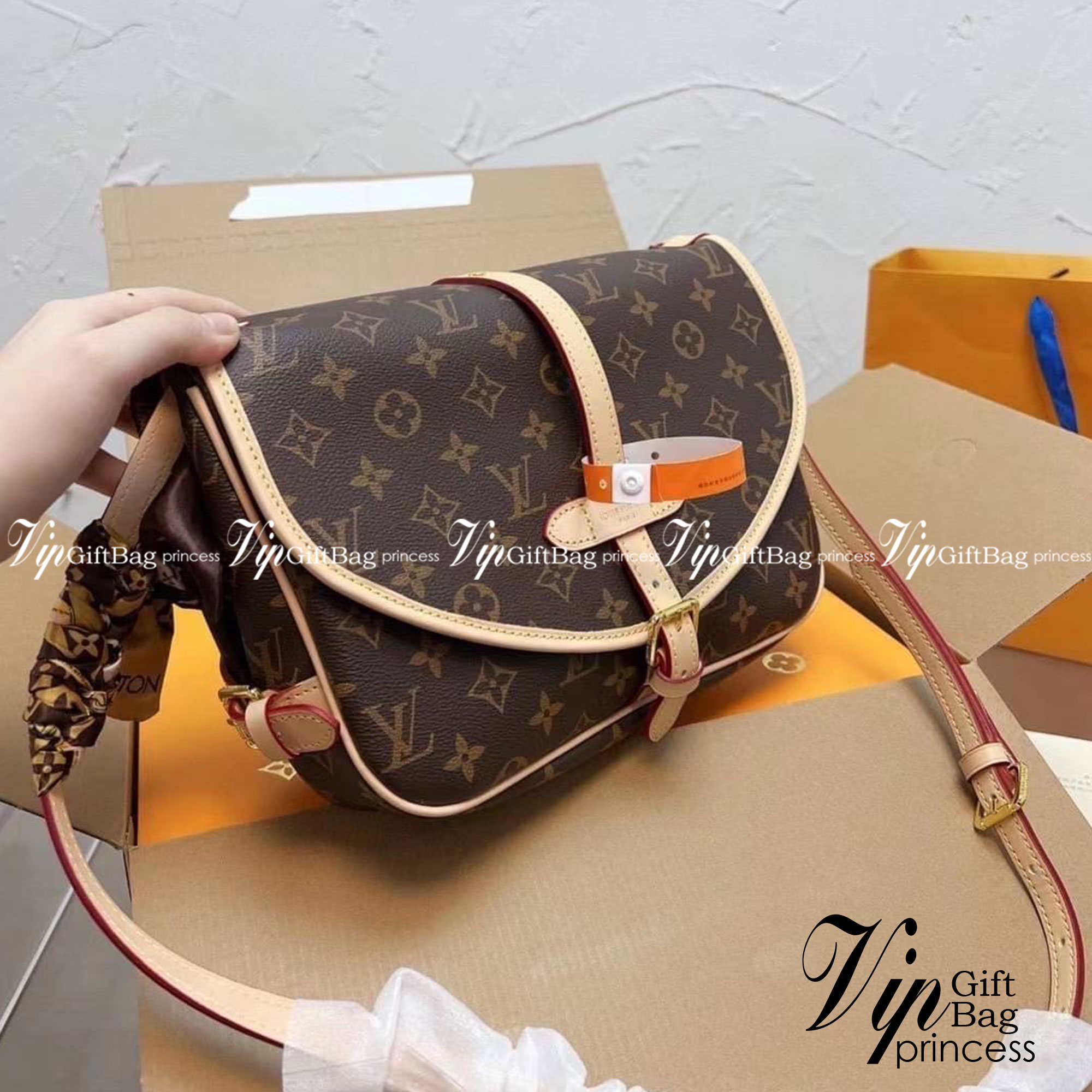 LV Monogram Saumur PM / LV Saumur 30 Brown Monogram Canvas CrossBody Bag กระเป๋าสะพายแบบครอสบอดี้สุดหรู โดดเด่นด้วยลายโมโนแกรม หยิบใช้ได้ทุกวัน ทุกโอกาส สวยคุ้มเกินราคาค่ะ