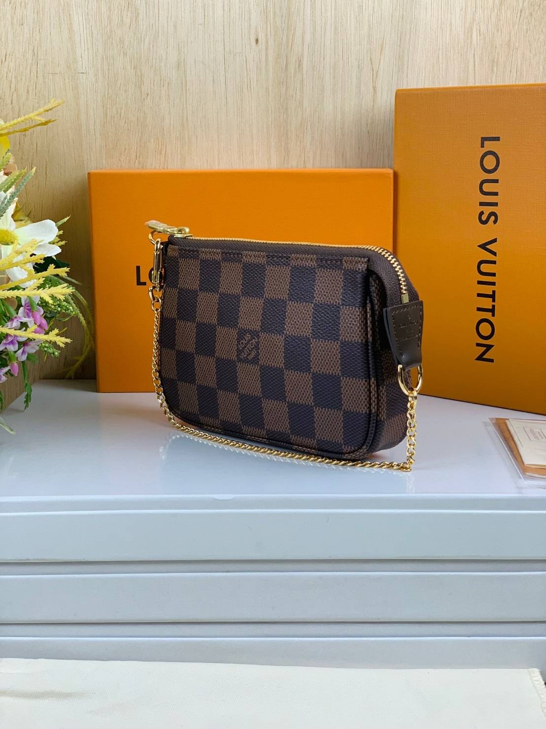 หนังแท้ LOUIS VUITTON MINI POCHETTE ACCESSOIRES BAG / LV POCHETTE พร้อมส่งที่ไทย งานหนังแท้ทั้งใบ ออริจินอลเกรด ภาพสินค้าถ่ายจากงานขายจริง ใช้งานต่างประเทศได้