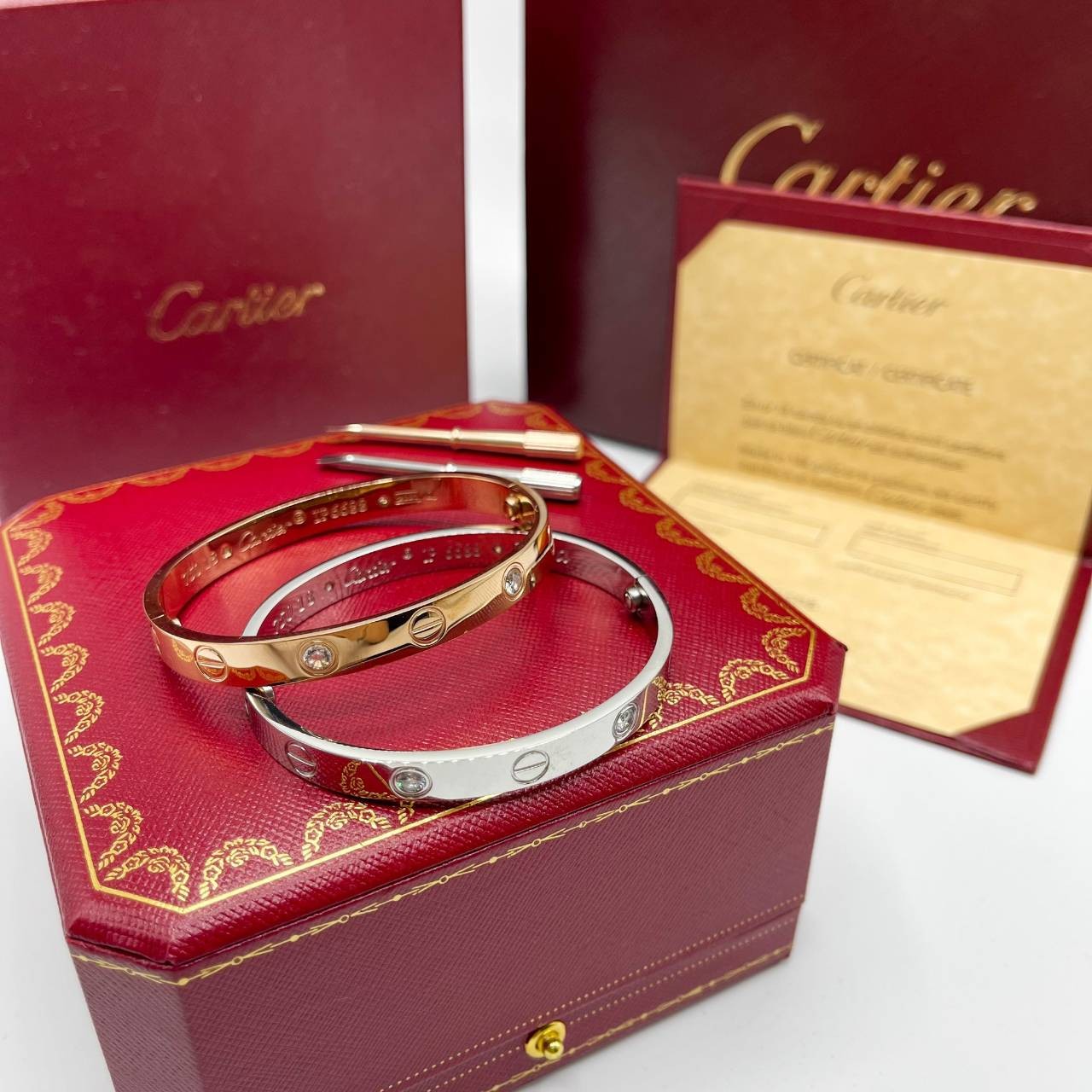 Cartier Love Bracelet, 4 diamonds กำไลข้อมือ Size 18 งานดีสุดเกรดออริจินิล วัสดุคุณภาพดี ไม่ลอกไม่ดำ กล่องใหญ่ตามแบบ งานปั้มครบตามรูปเลยค่ะ
