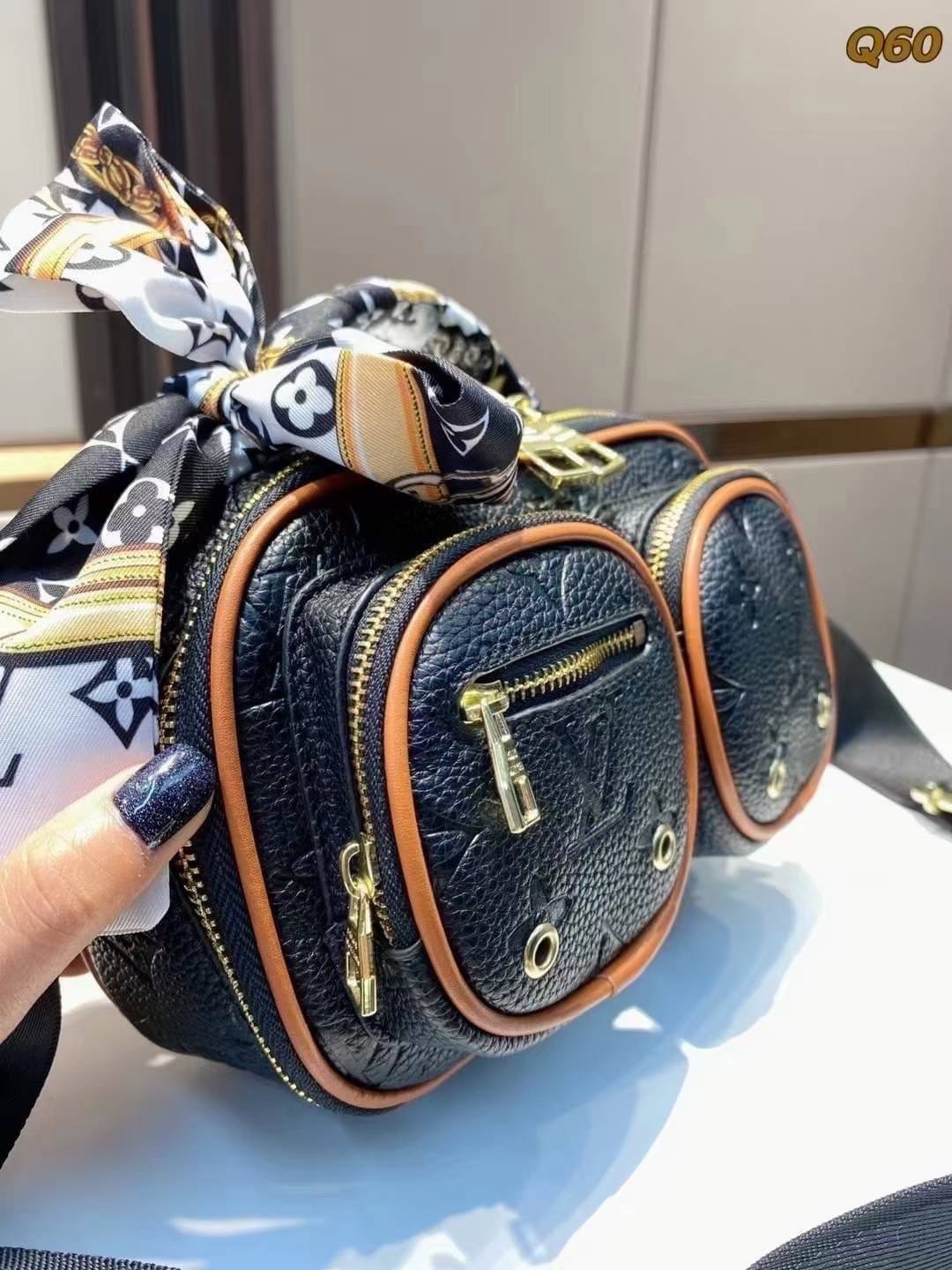 LV UTILITY CROSSBODY Monogram coated canvas ภาพถ่ายจากงานขายจริง ใช้งานต่างประเทศได้