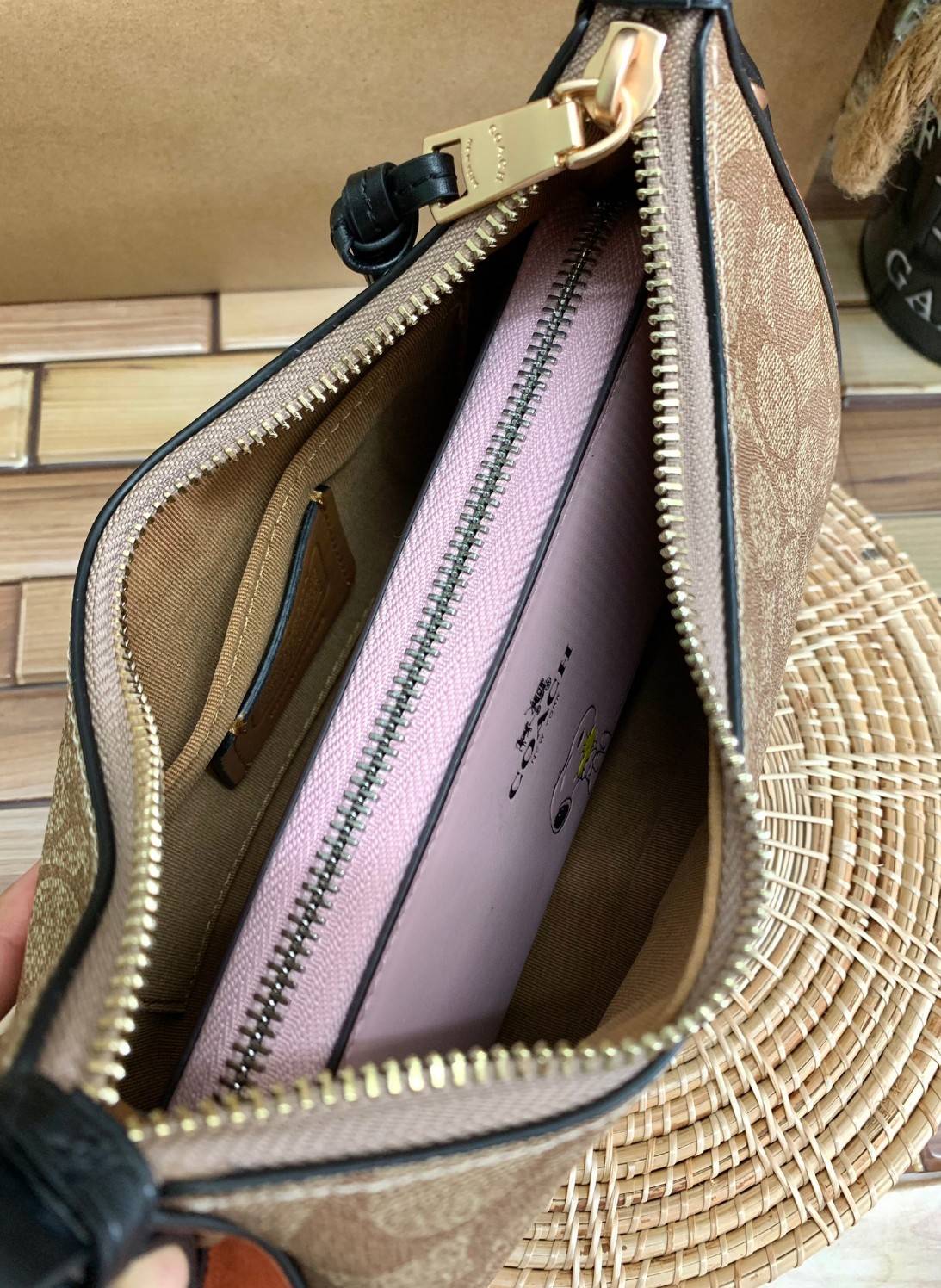 COACH KLEO HOBO BAG ((C7257//C6809//C6807)) พร้อมส่ง คุณภาพเกินเบอร์เลยจ้าา จำนวนจำกัด! กระเป๋าคล้องไหล่หรือสะพายข้างได้ Hobo รุ่นใหม่ล่าสุด ดีไซด์รูปทรงให้ดูเรียลขึ้น หนังแท้นิ่มสวย เปิดปิดกระเป๋าแบบซิปมีหนังห้อยลงมา ภายในกระเป๋าสามารถใส่กระเป๋าเงินใบยาว