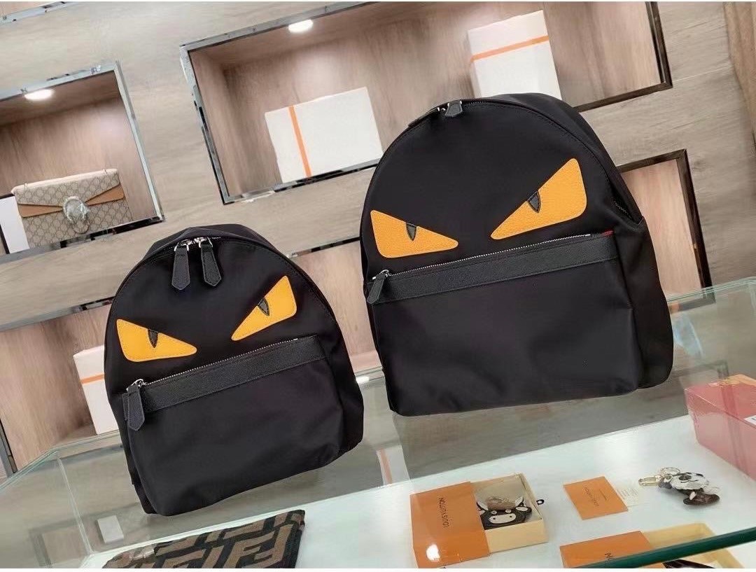 FENDI monster backpack เกรดออริจินอล FENDI Unisex Calfskin Nylon Logo Backpack กระเป๋าเป้เฟนดิ รุ่นยอดนิยมเอกลักษณ์แบรนด์ จุของได้เยอะ ใช้ได้ทั้งชายหญิง พกใบนี้ใบเดียวเอาอยู่ เป็นหนึ่งคอลเลคชั่นเด็ดที่สุดแห่งปีเลยจ้า